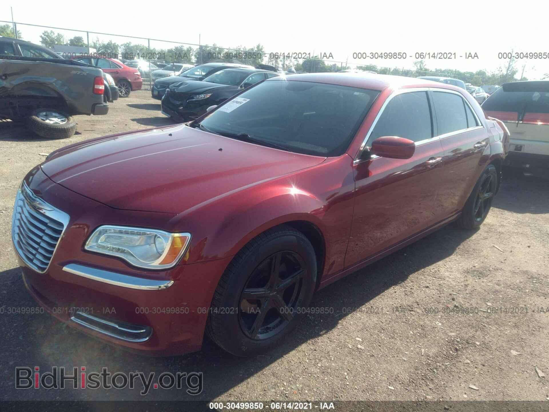 2013 CHRYSLER 300 - VIN: 2C3CCAAG3DH627206 - Фото 2