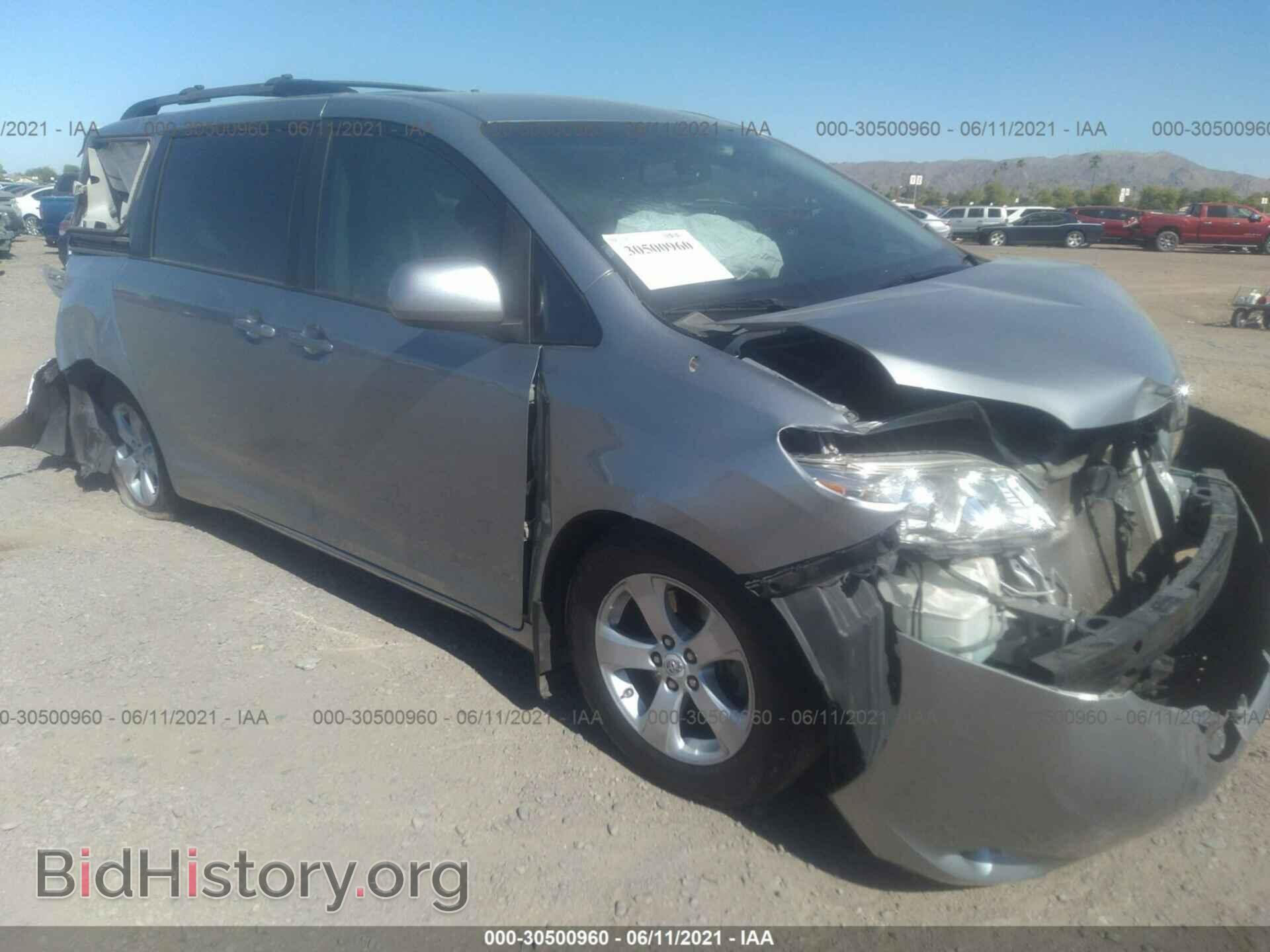 Photo 5TDKK3DC4BS068312 - TOYOTA SIENNA 2011