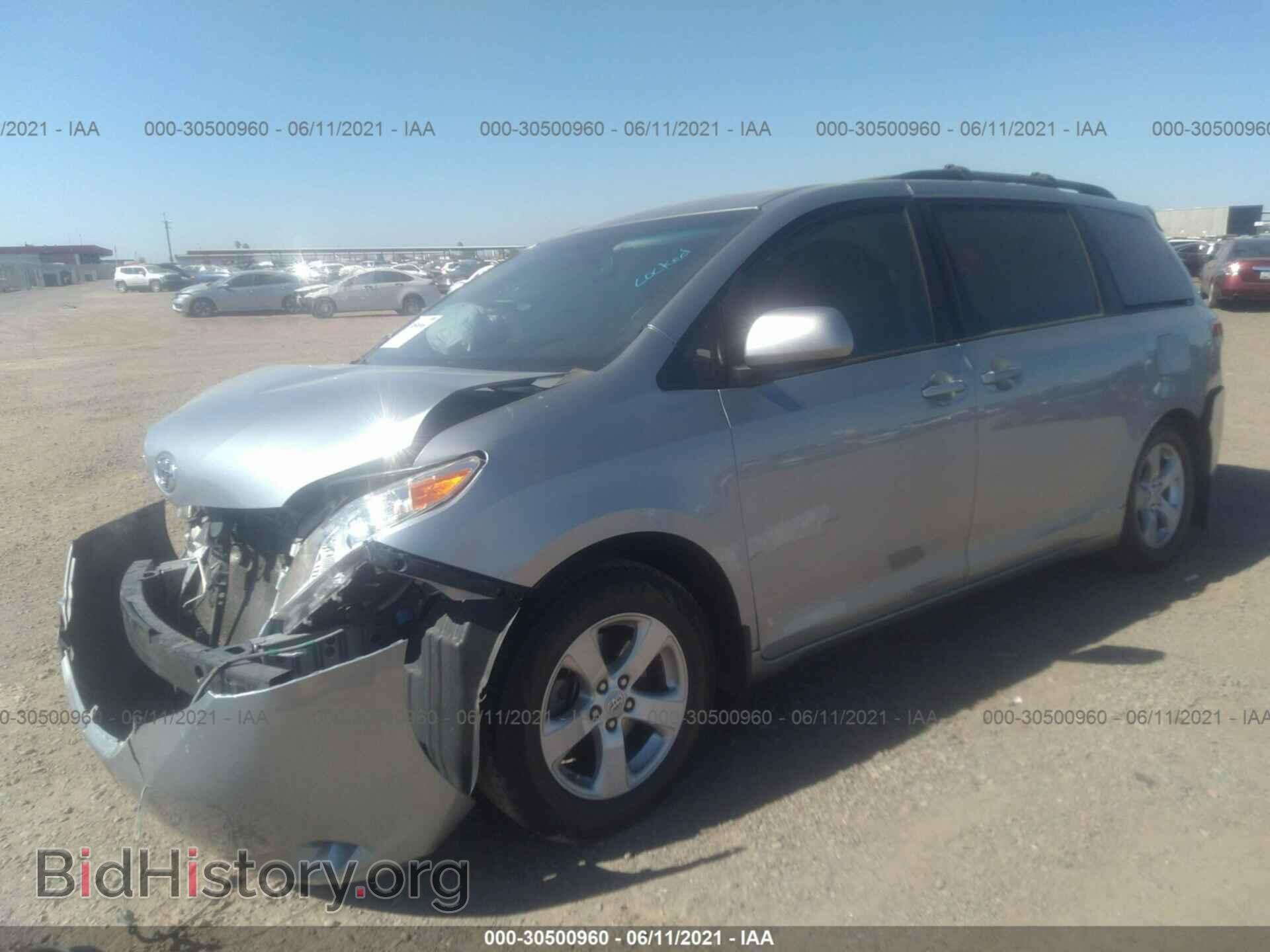 2011 TOYOTA SIENNA - VIN: 5TDKK3DC4BS068312 - Фото 2