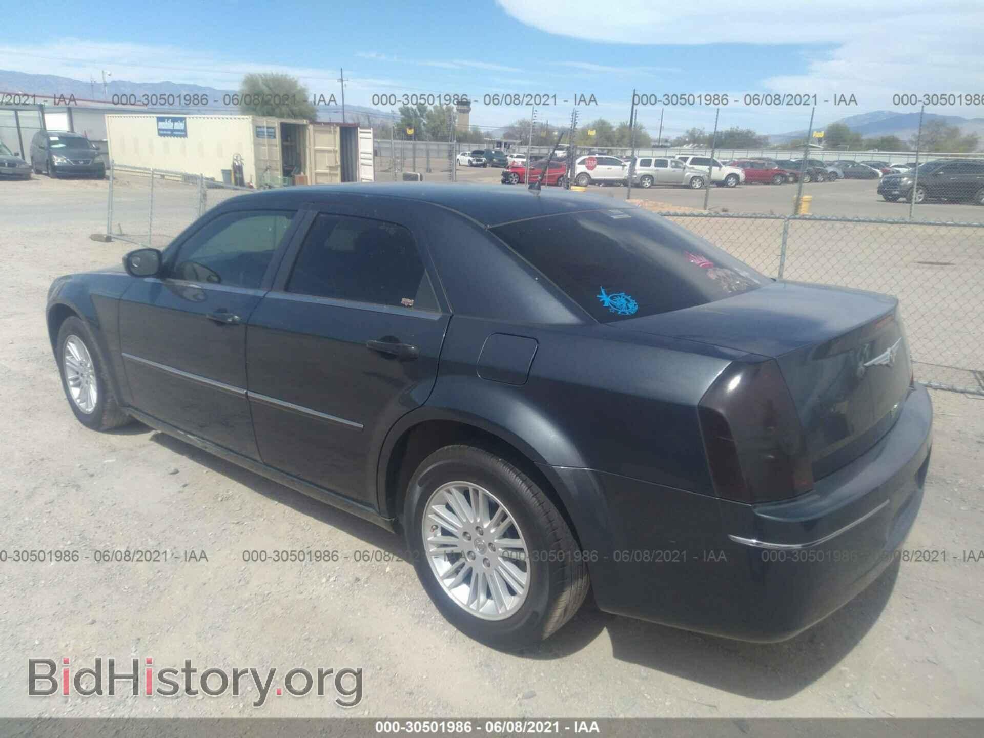 2008 CHRYSLER 300 - VIN: 2C3KA53G88H242011 - Фото 3