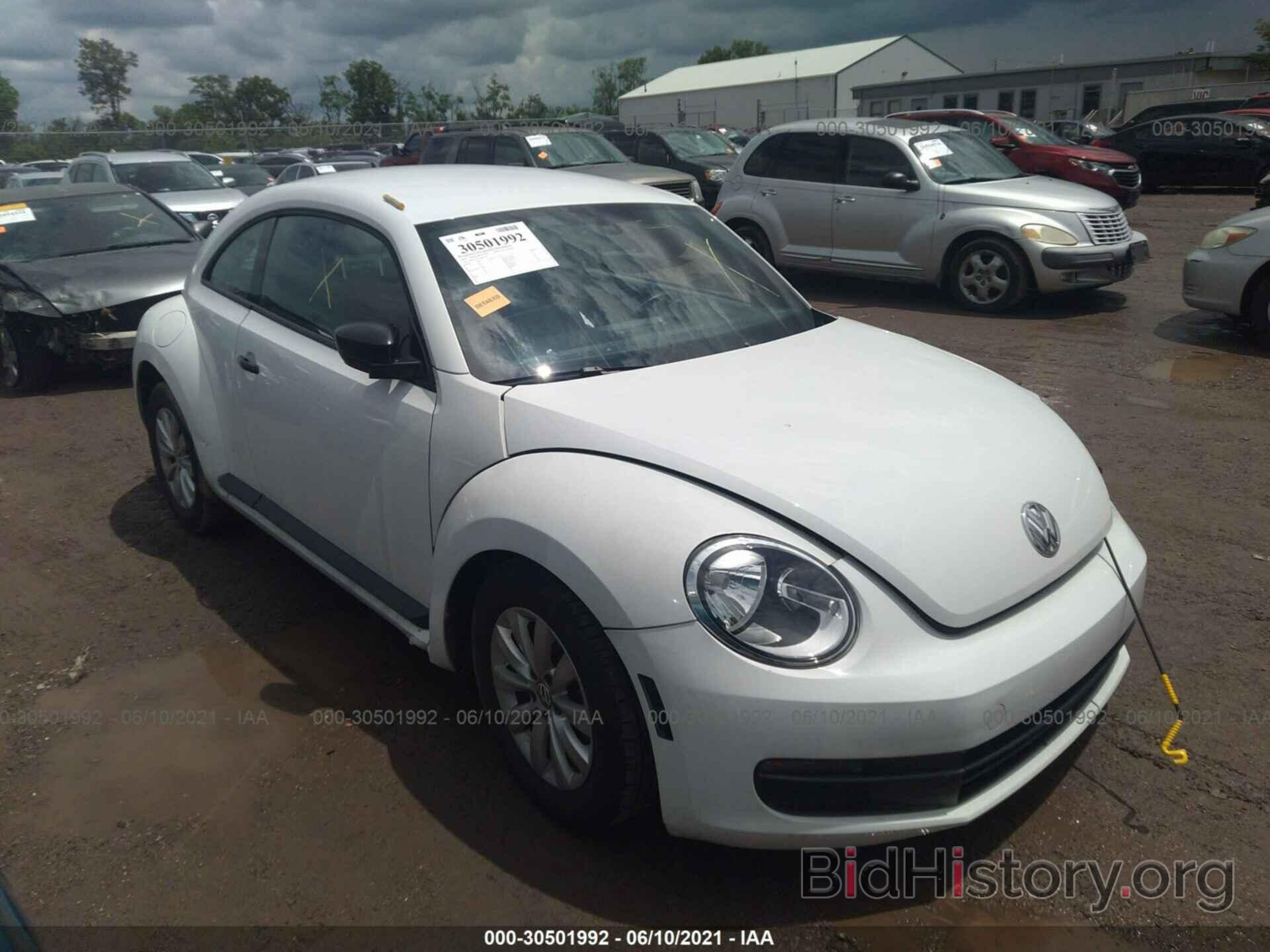 Photo 3VWF17AT1GM601107 - VOLKSWAGEN BEETLE COUPE 2016