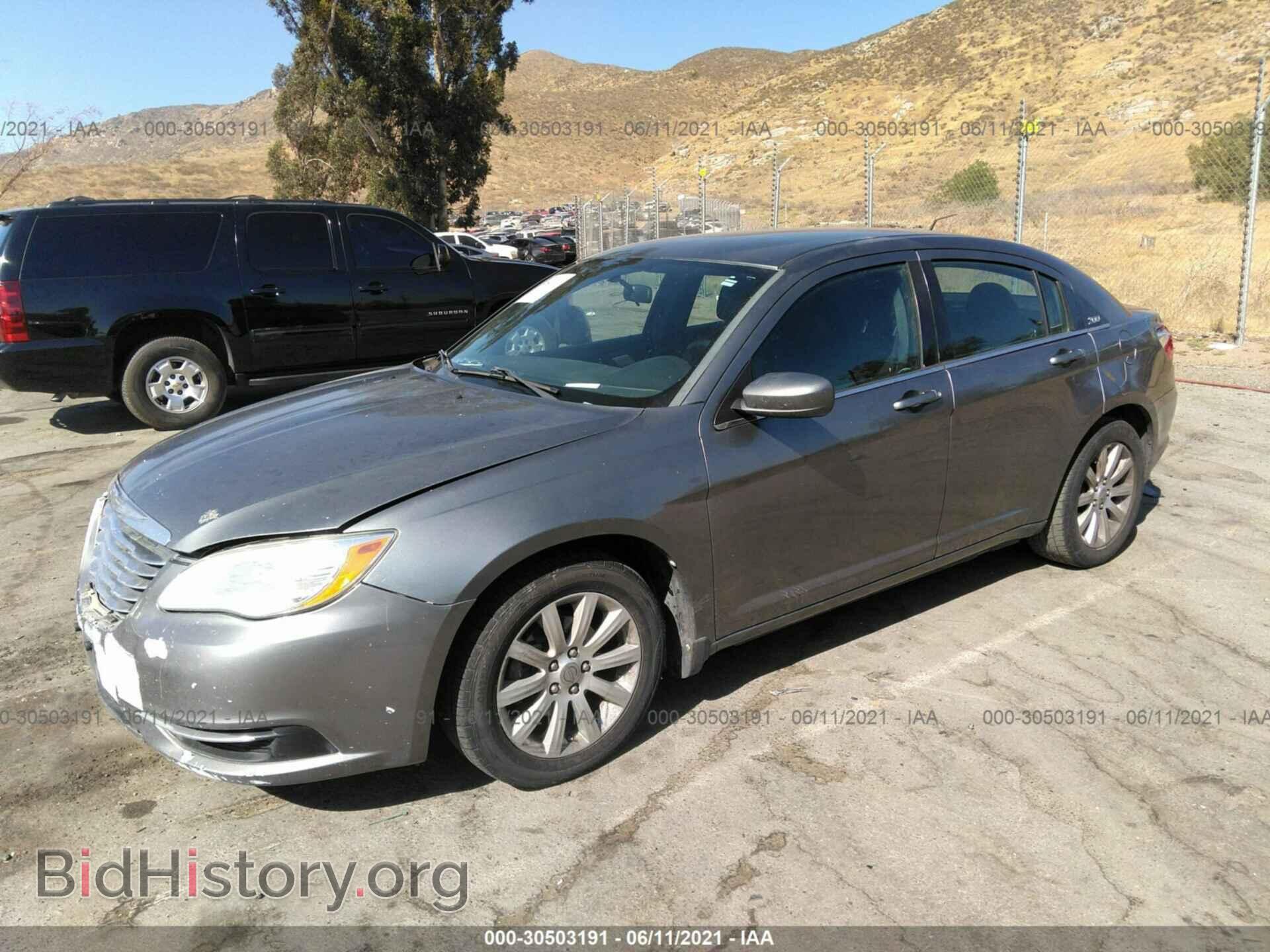 2013 CHRYSLER 200 - VIN: 1C3CCBBB2DN763018 - Фото 2