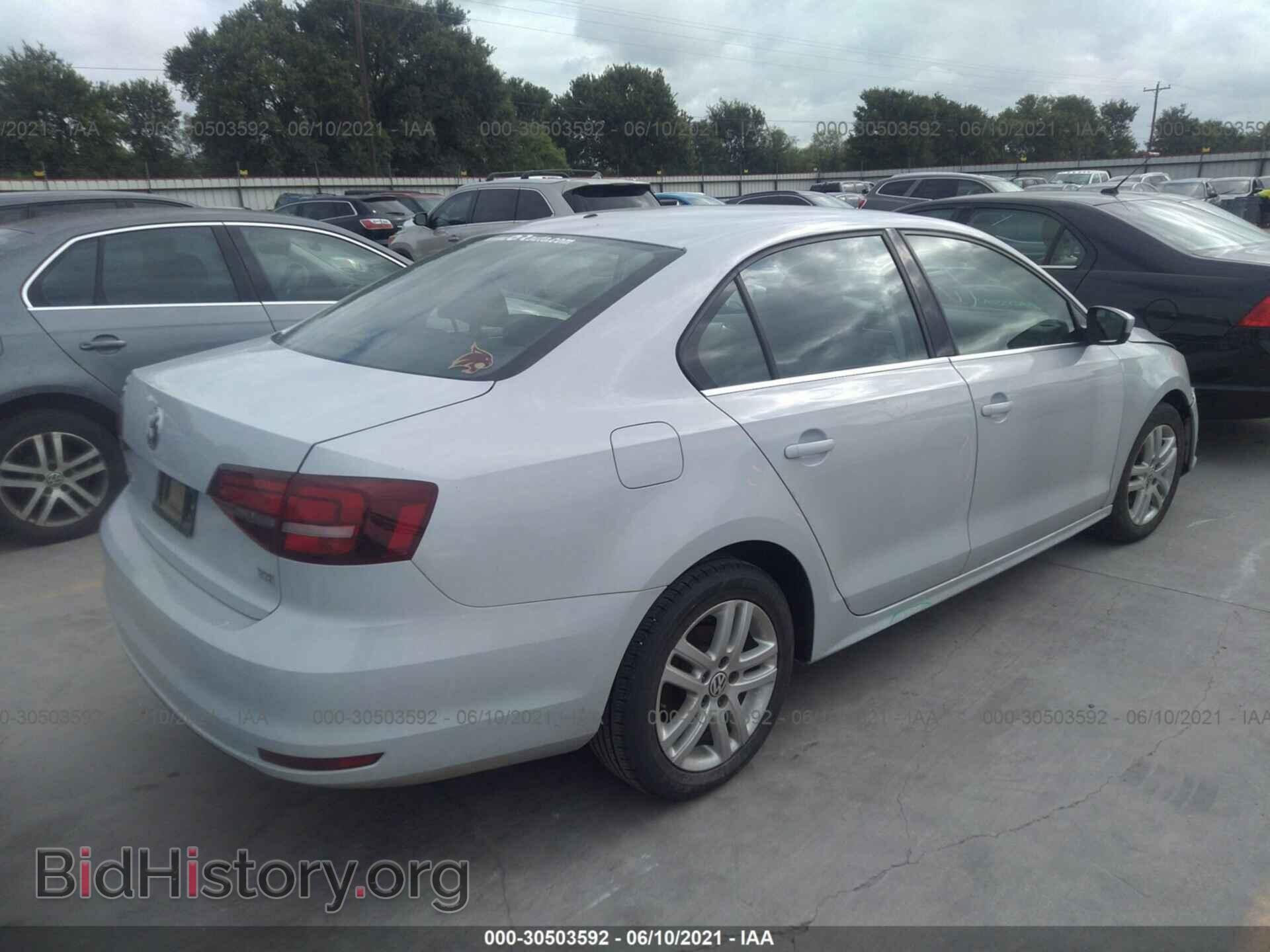 2017 VOLKSWAGEN JETTA - VIN: 3VW2B7AJ3HM341580 - Фото 4