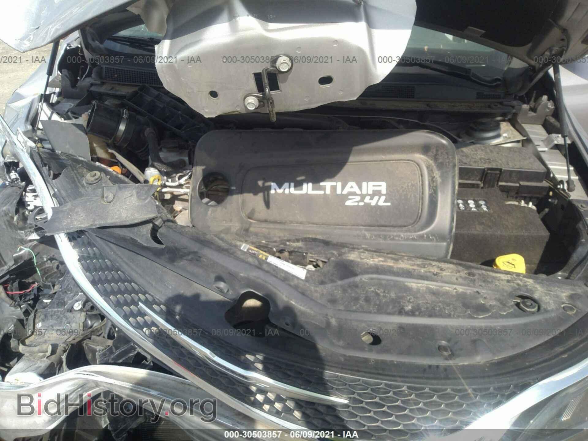 2015 CHRYSLER 200 - VIN: 1C3CCCAB9FN552375 - Фото 10