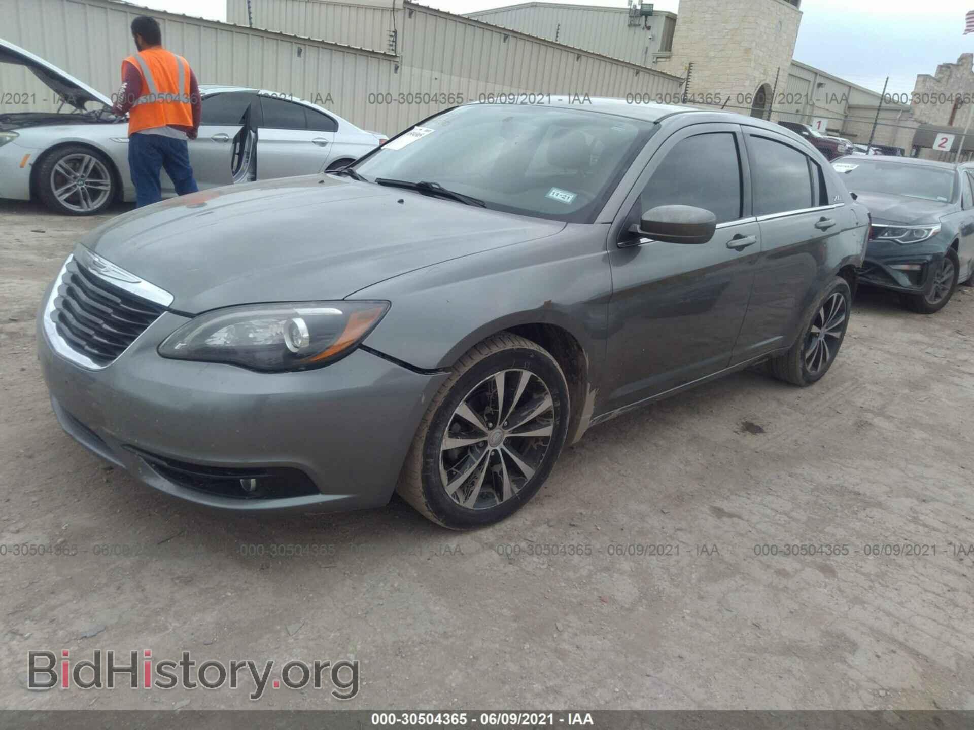 2013 CHRYSLER 200 - VIN: 1C3CCBBB2DN578676 - Photo 2
