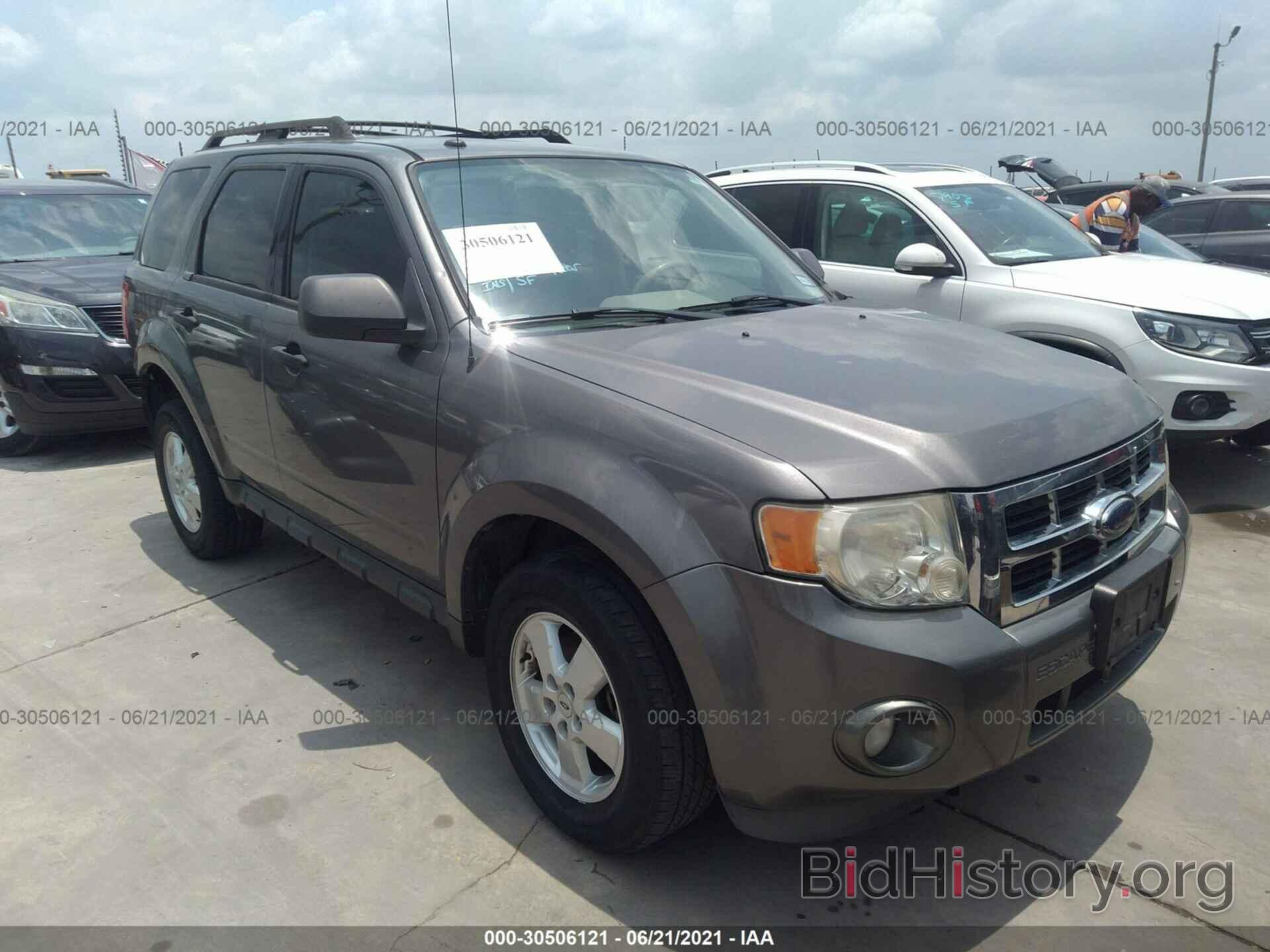 Photo 1FMCU03749KA03863 - FORD ESCAPE 2009