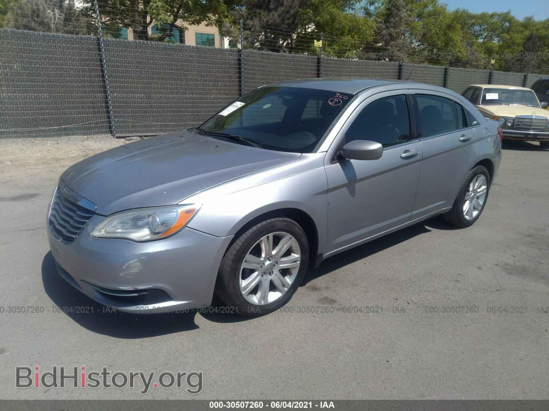 2013 CHRYSLER 200 - VIN: 1C3CCBAB3DN715108 - Фото 2