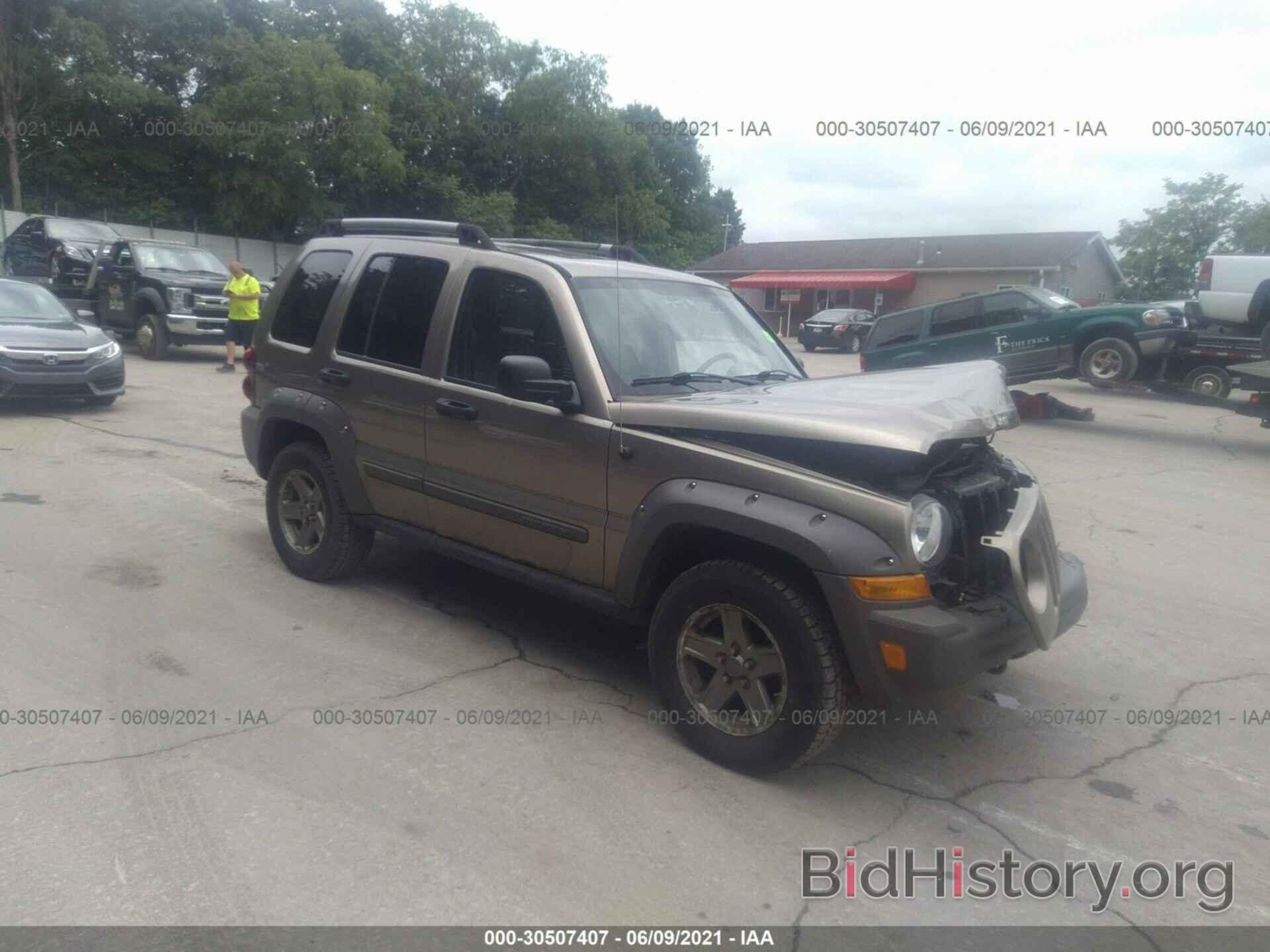 Фотография 1J4GL38K66W182476 - JEEP LIBERTY 2006