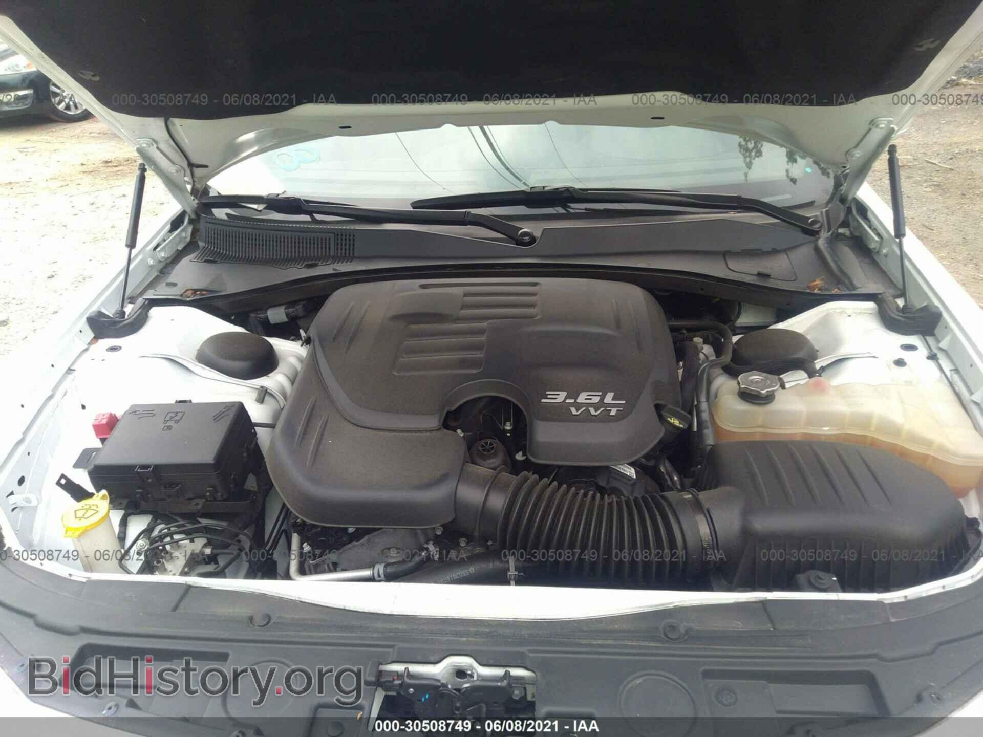 2019 CHRYSLER 300 - VIN: 2C3CCABG8KH515917 - Фото 10