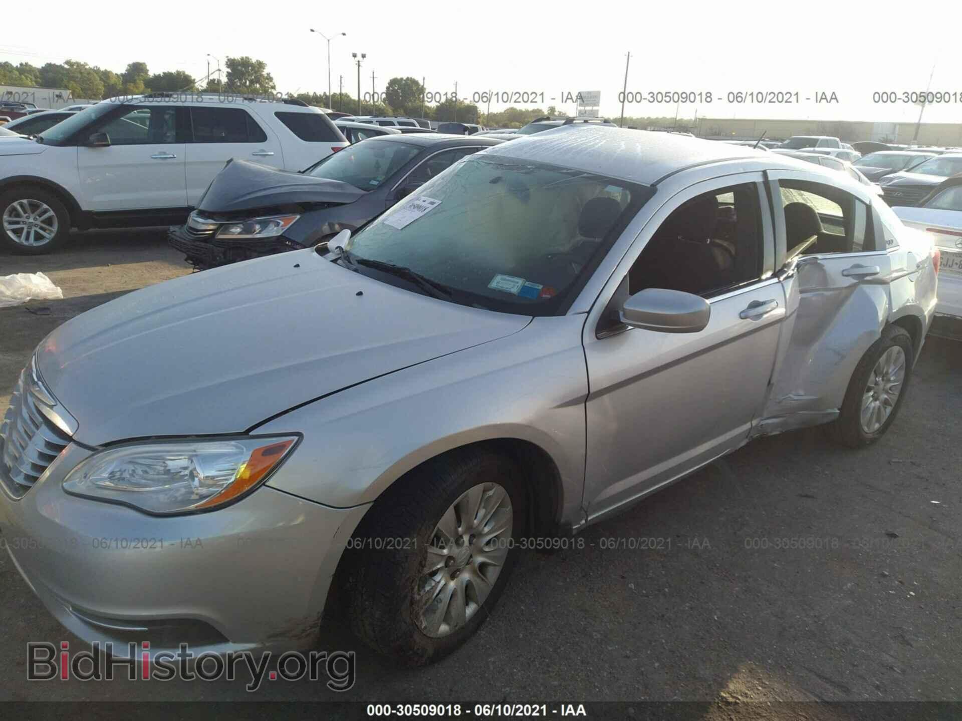 2012 CHRYSLER 200 - VIN: 1C3CCBABXCN223948 - Фото 2