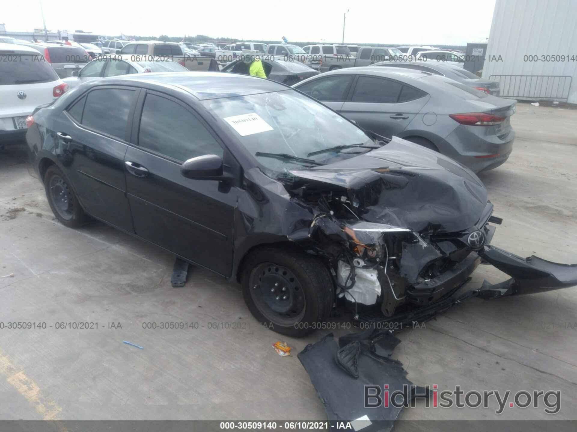 Photo 5YFBURHE1JP763122 - TOYOTA COROLLA 2018