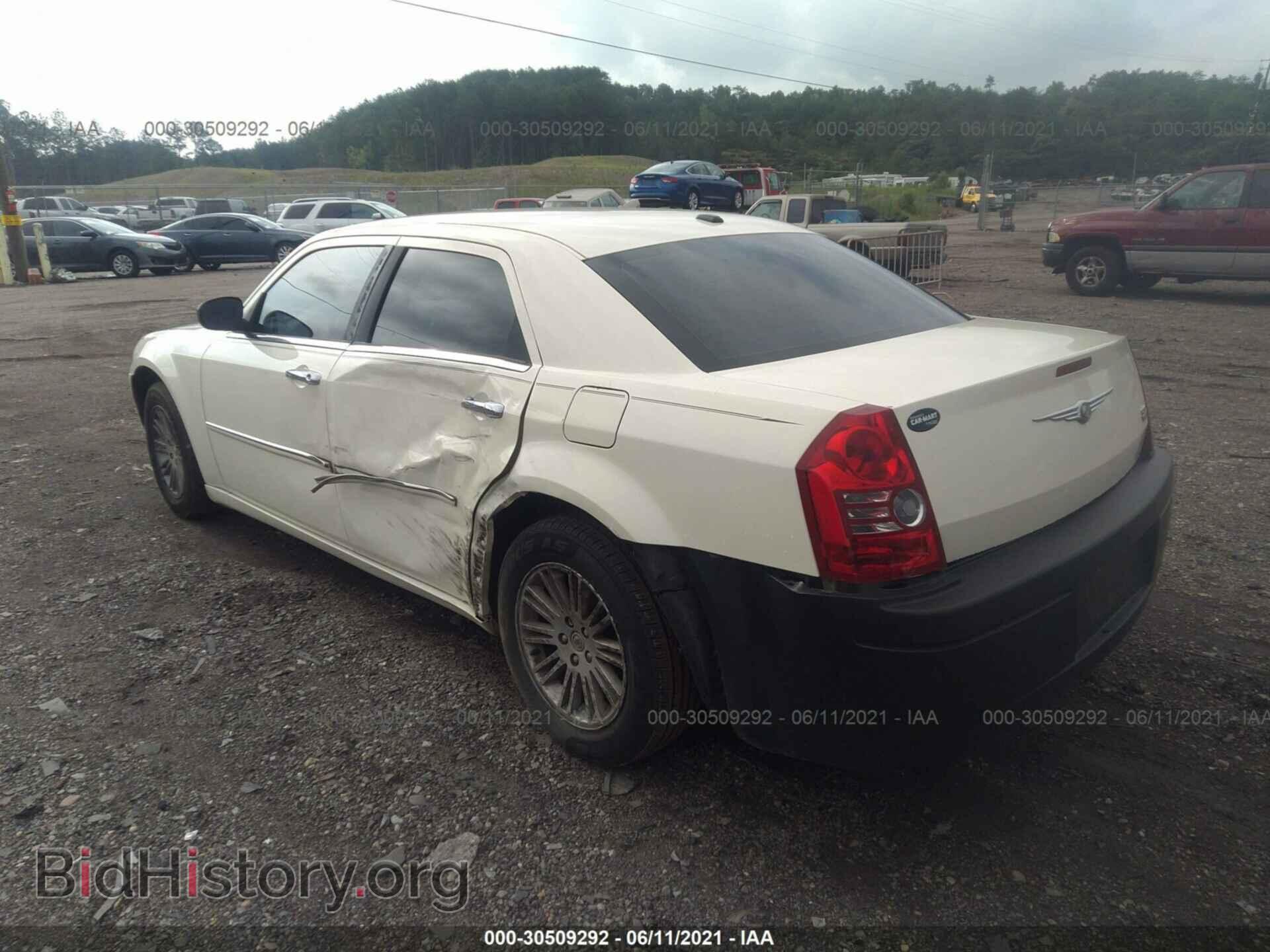 2010 CHRYSLER 300 - VIN: 2C3CA1CV5AH320312 - Фото 3