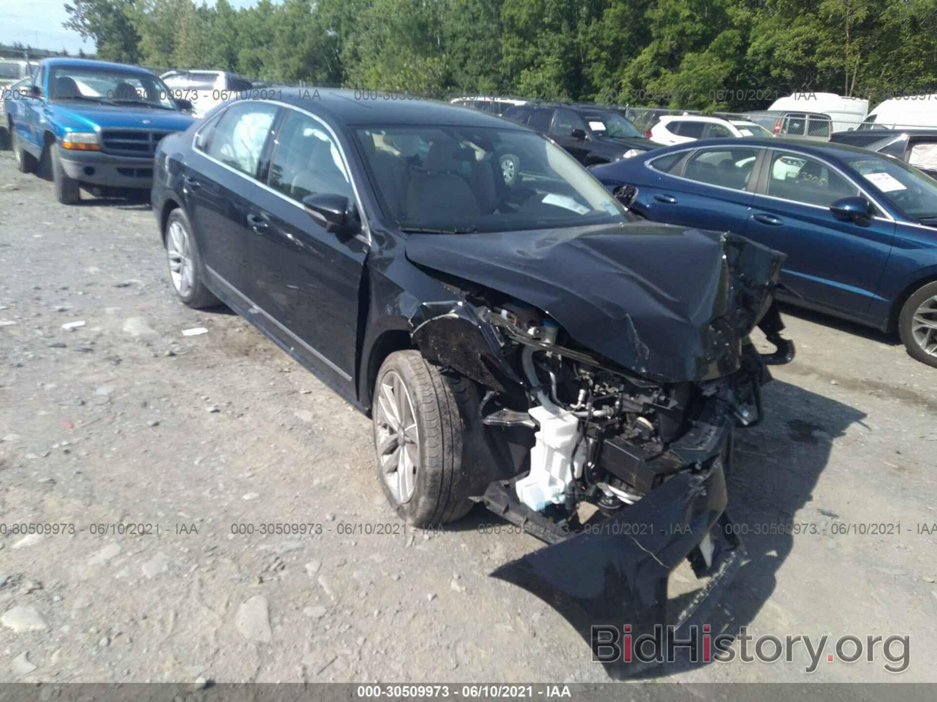 Photo 1VWCT7A33HC073943 - VOLKSWAGEN PASSAT 2017