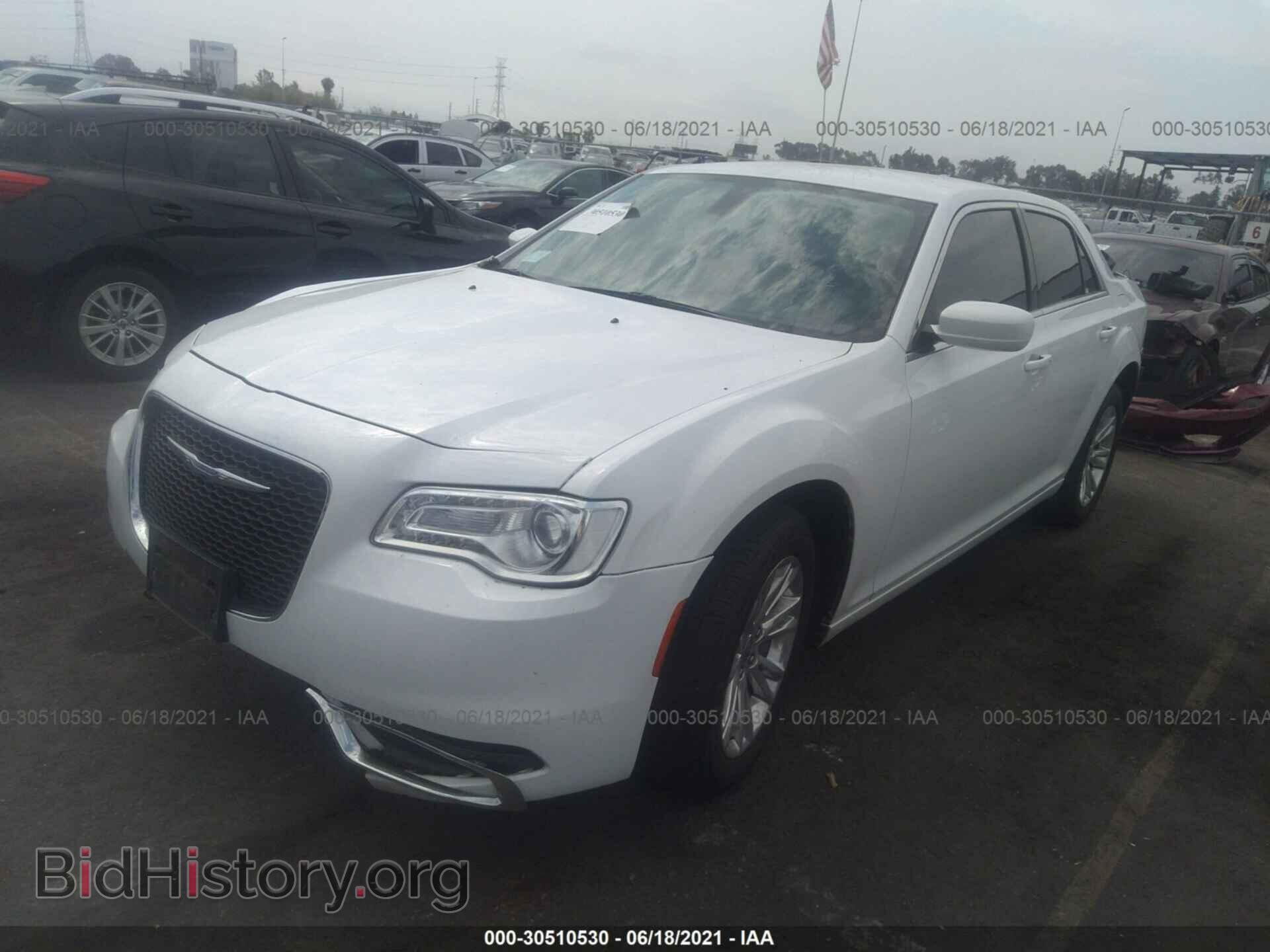 2018 CHRYSLER 300 - VIN: 2C3CCAAG7JH168192 - Фото 2