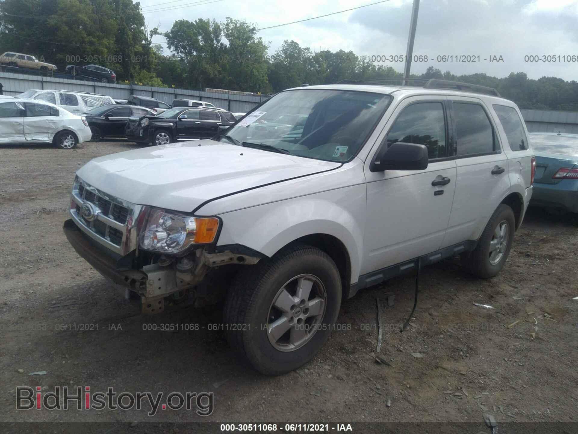 2011 FORD ESCAPE - VIN: 1FMCU0D70BKB19128 - Фото 2