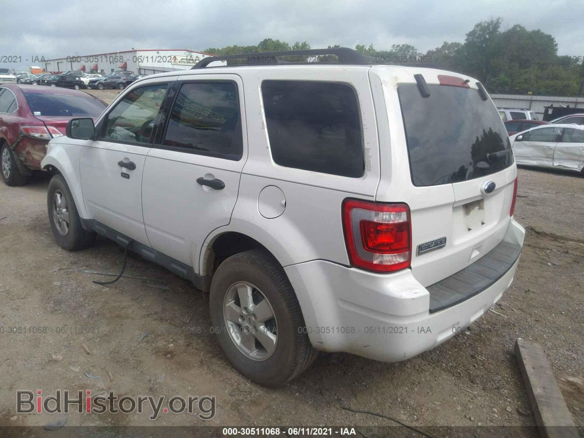 2011 FORD ESCAPE - VIN: 1FMCU0D70BKB19128 - Фото 3