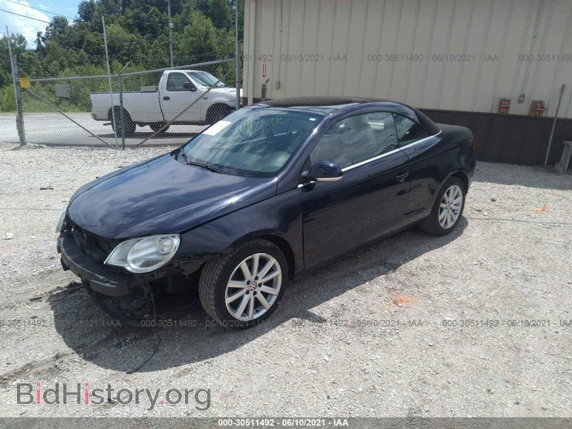 2007 VOLKSWAGEN EOS - VIN: WVWFA71FX7V002712 - Фото 2