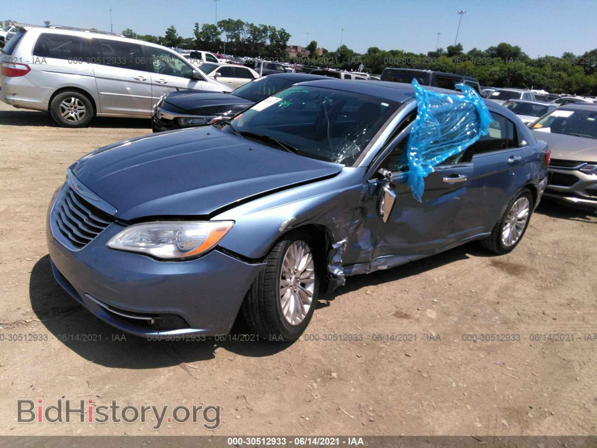 2011 CHRYSLER 200 - VIN: 1C3BC2FB8BN581245 - Фото 2