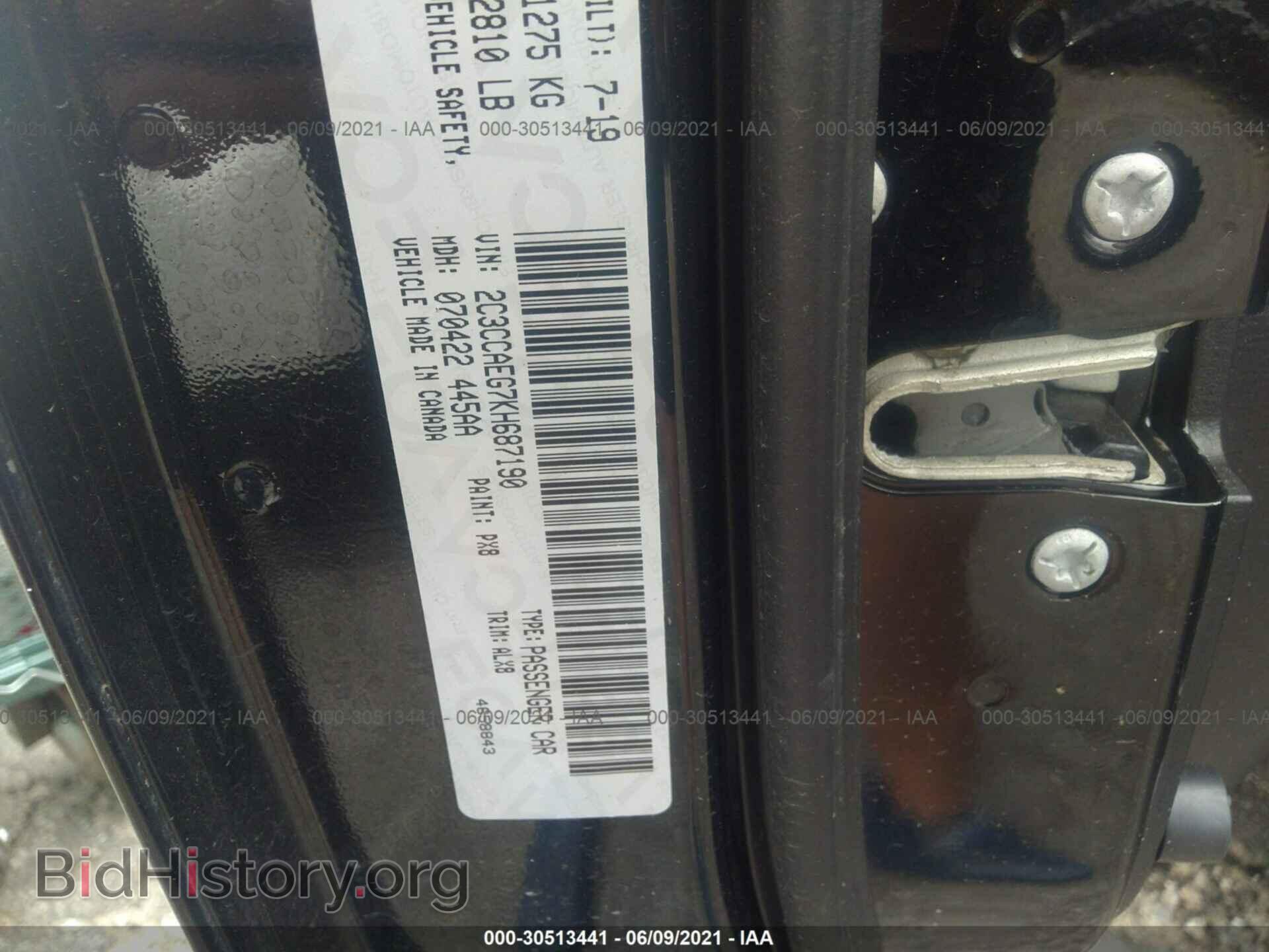 2019 CHRYSLER 300 - VIN: 2C3CCAEG7KH687190 - Фото 9