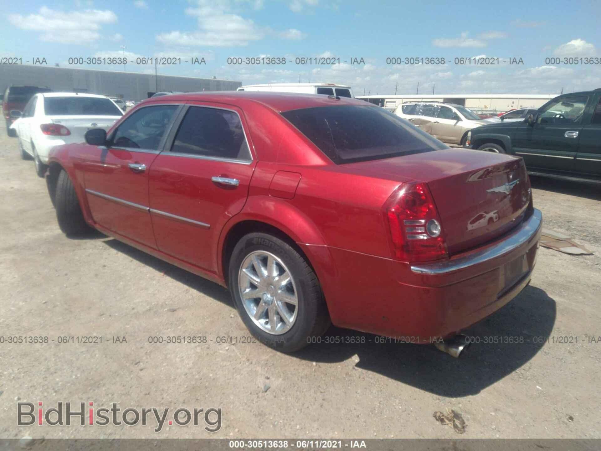 2010 CHRYSLER 300 - VIN: 2C3CA3CV3AH211052 - Фото 3