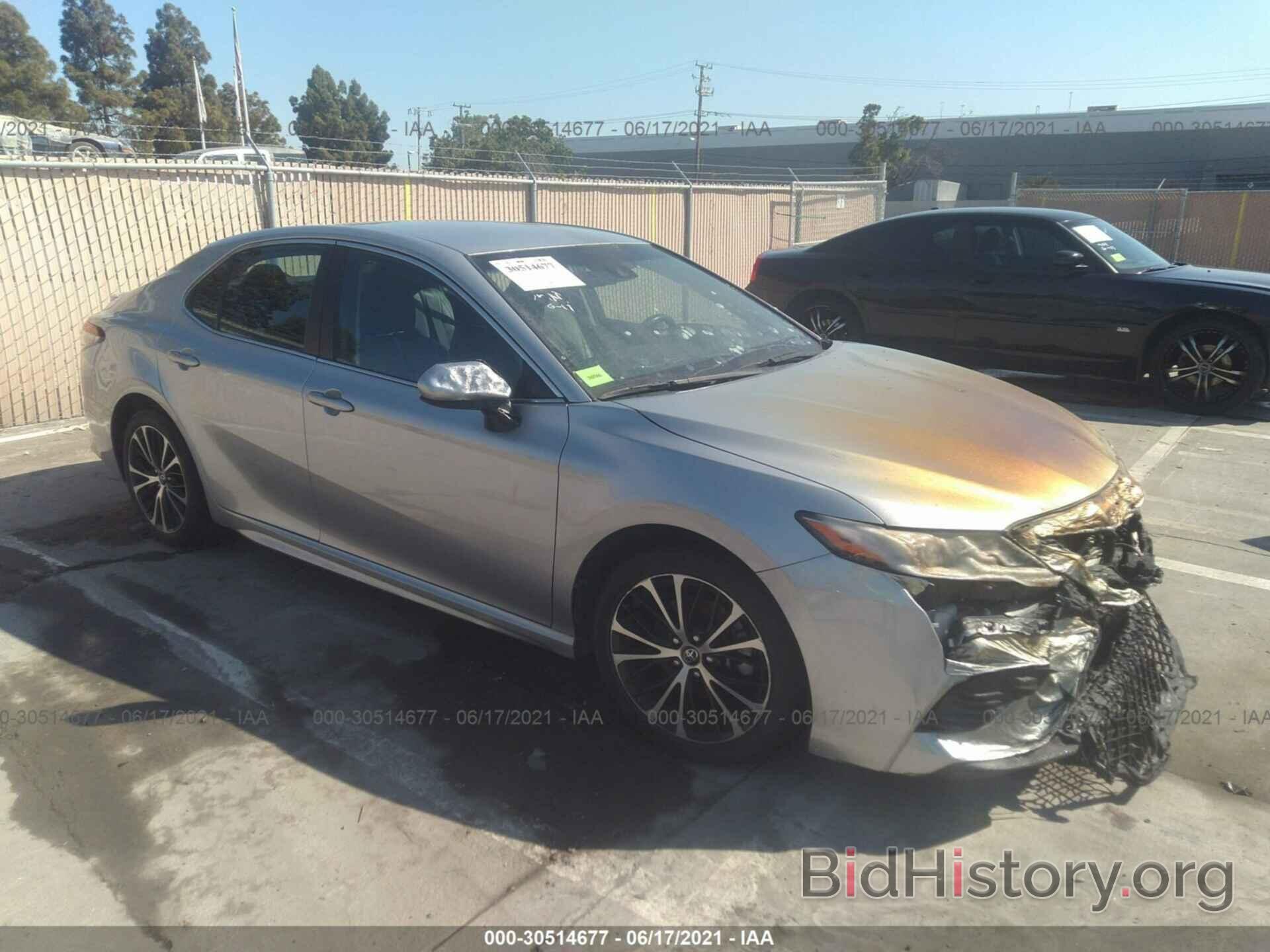 Photo 4T1B11HK3JU003160 - TOYOTA CAMRY 2018