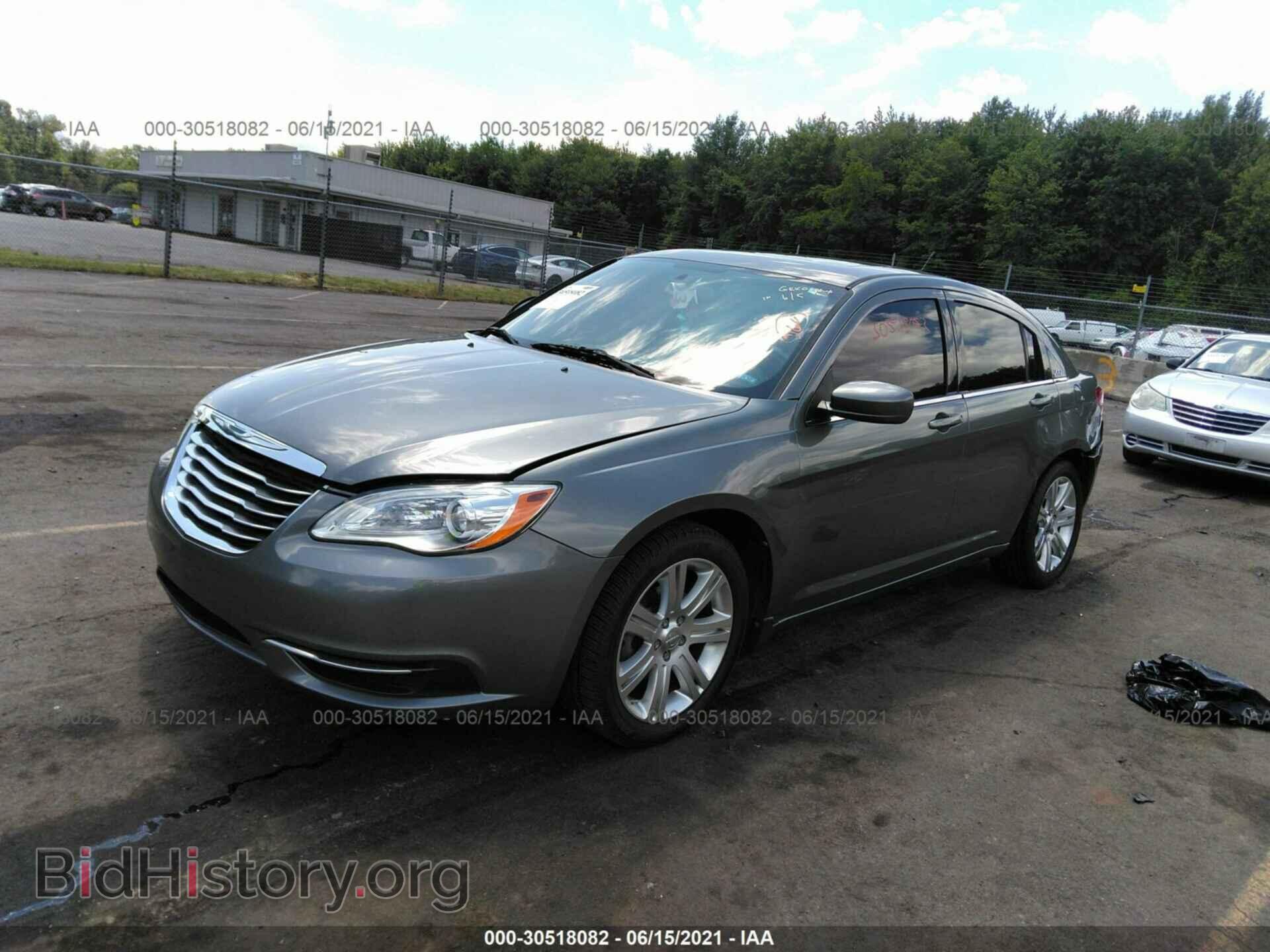 2013 CHRYSLER 200 - VIN: 1C3CCBBB7DN541901 - Фото 2