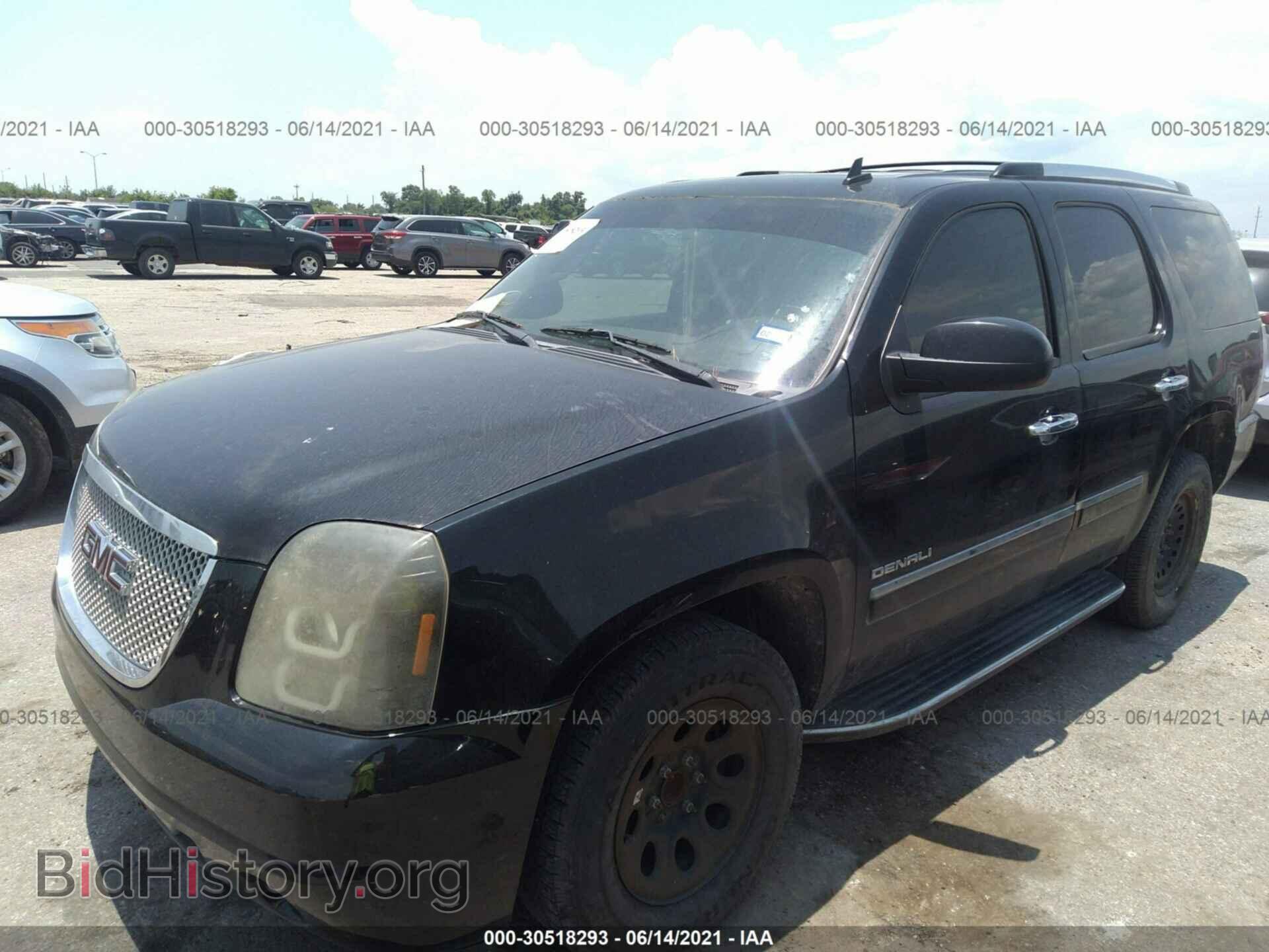 2011 GMC YUKON - VIN: 1GKS1EEF7BR204829 - Photo 2