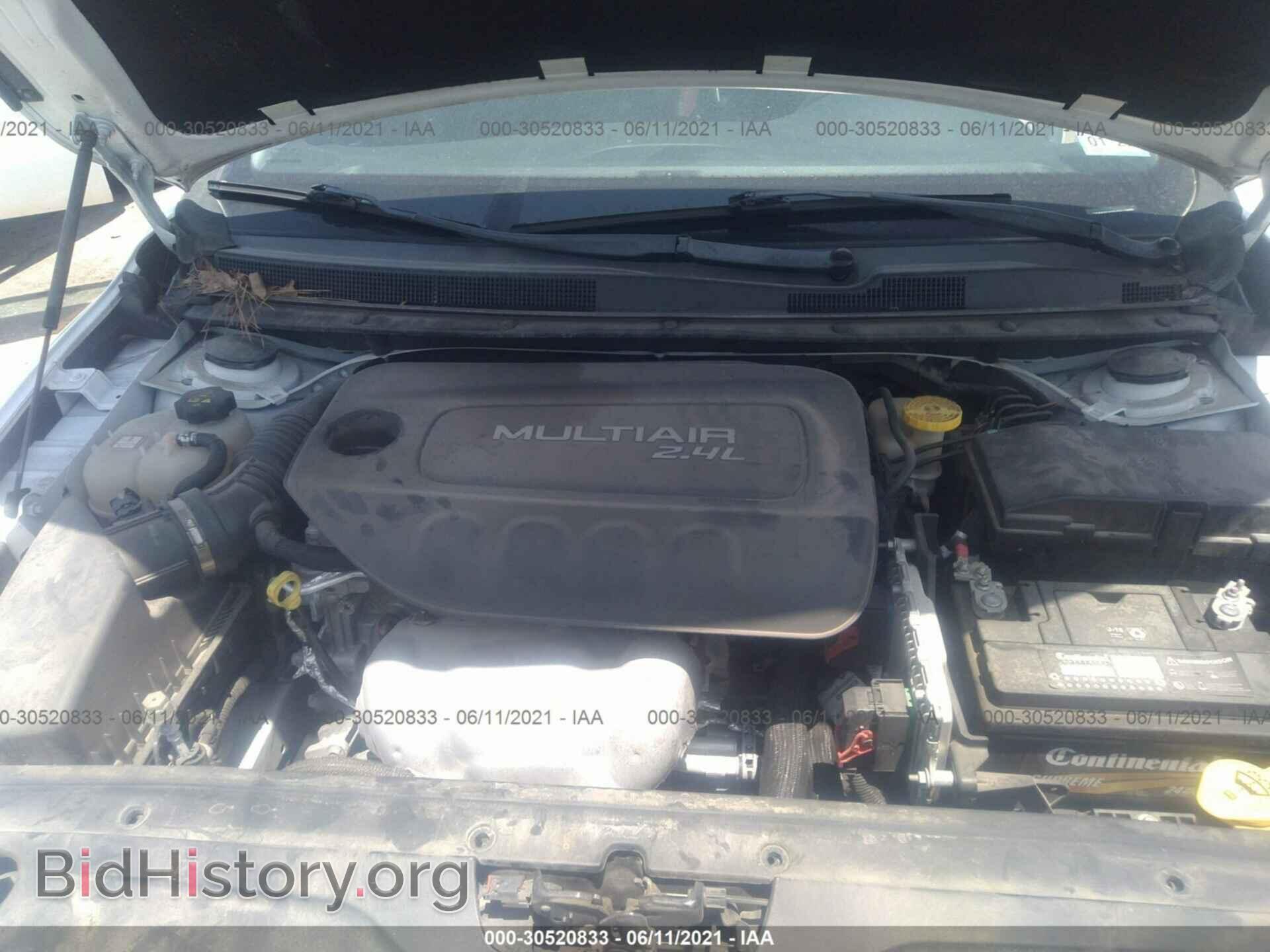 2016 CHRYSLER 200 - VIN: 1C3CCCABXGN104762 - Фото 10
