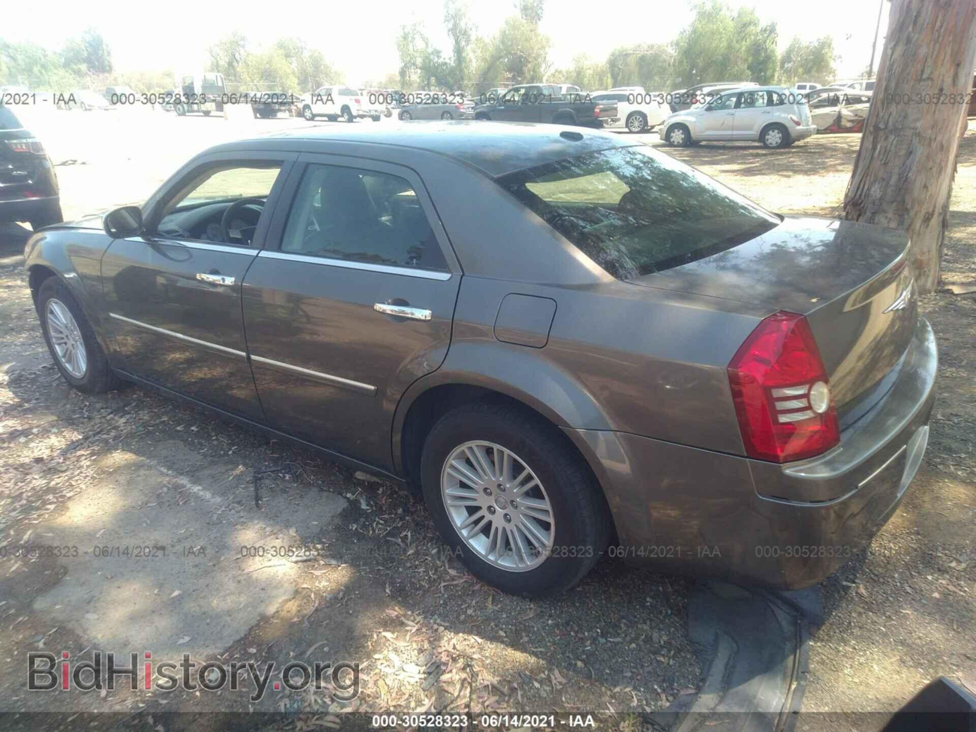 2010 CHRYSLER 300 - VIN: 2C3CA5CVXAH105645 - Фото 3