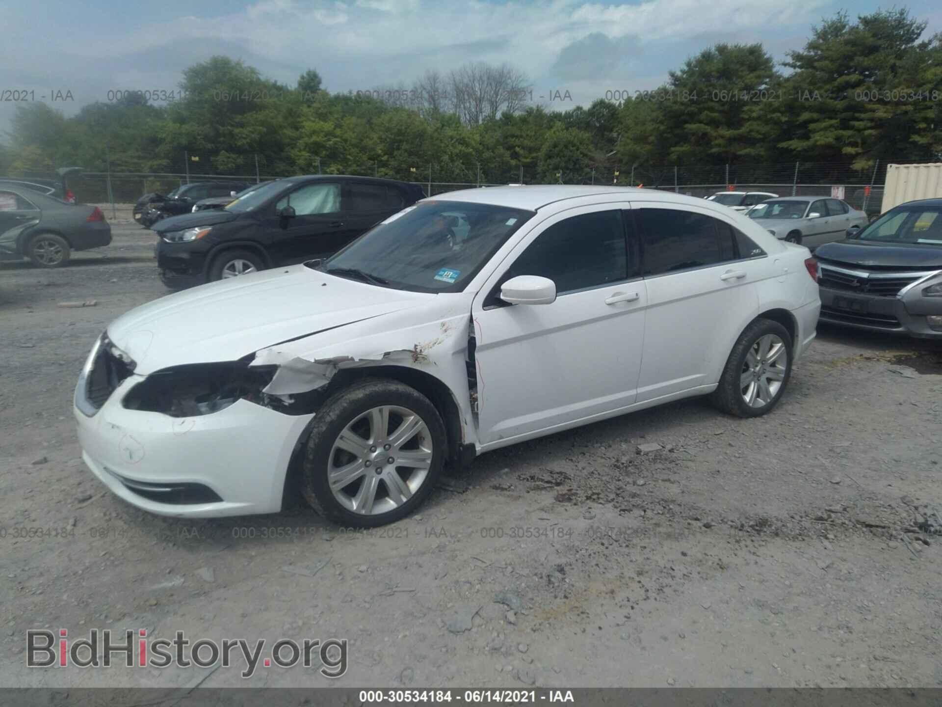2013 CHRYSLER 200 - VIN: 1C3CCBAB4DN670602 - Photo 2