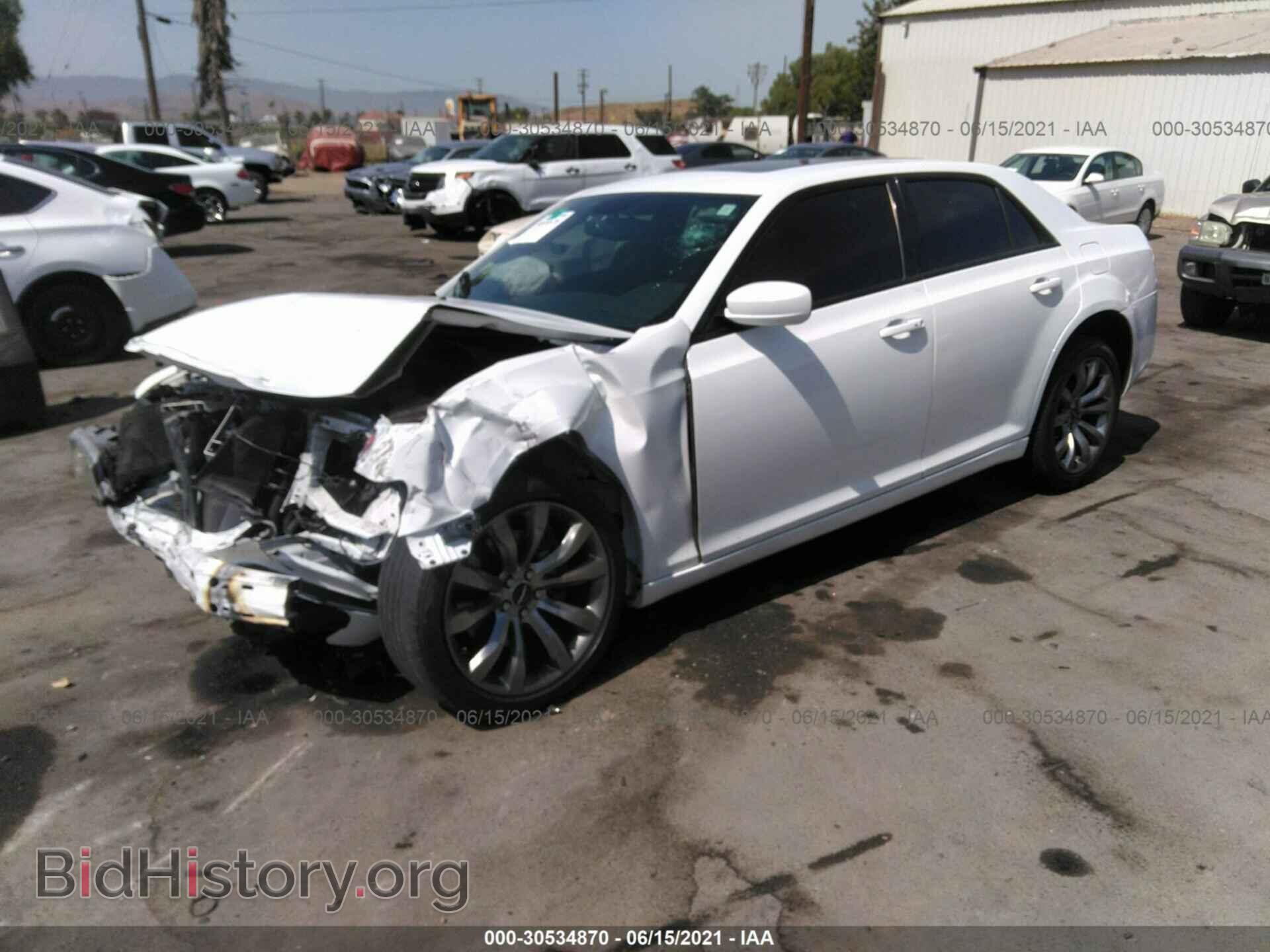 2014 CHRYSLER 300 - VIN: 2C3CCABT3EH380122 - Фото 2