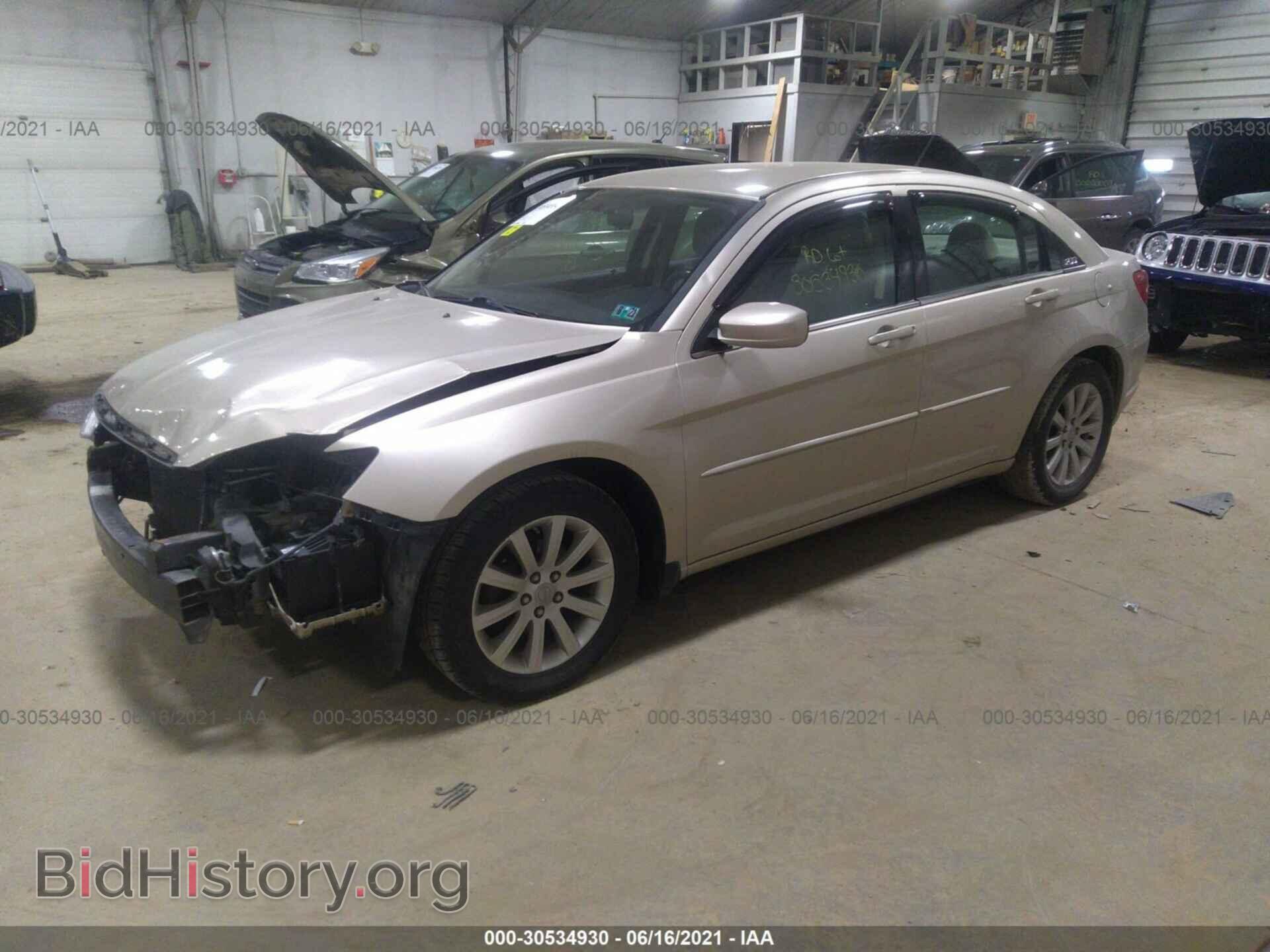 2013 CHRYSLER 200 - VIN: 1C3CCBBGXDN703614 - Фото 2