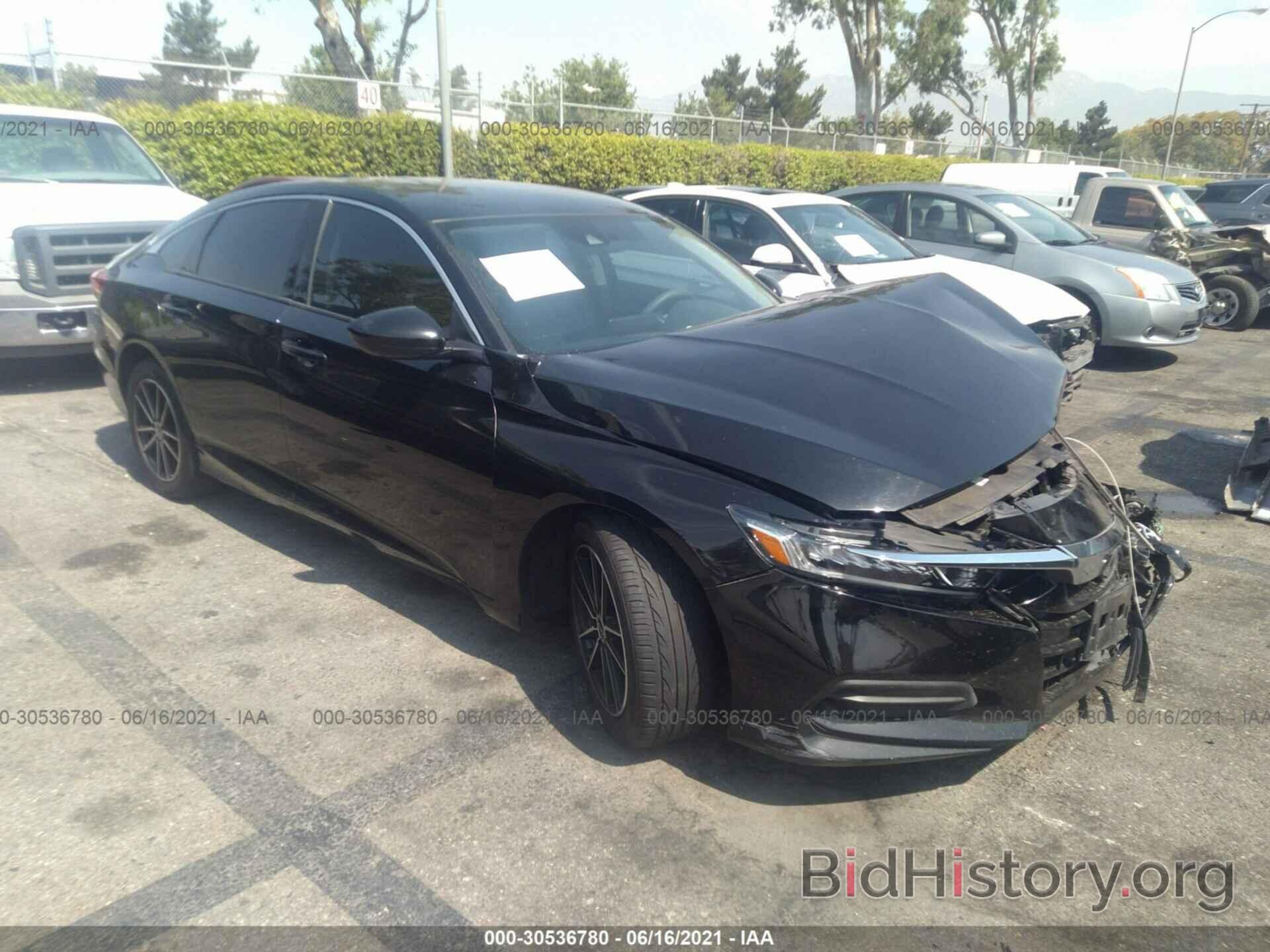 Photo 1HGCV1F10JA207182 - HONDA ACCORD SEDAN 2018