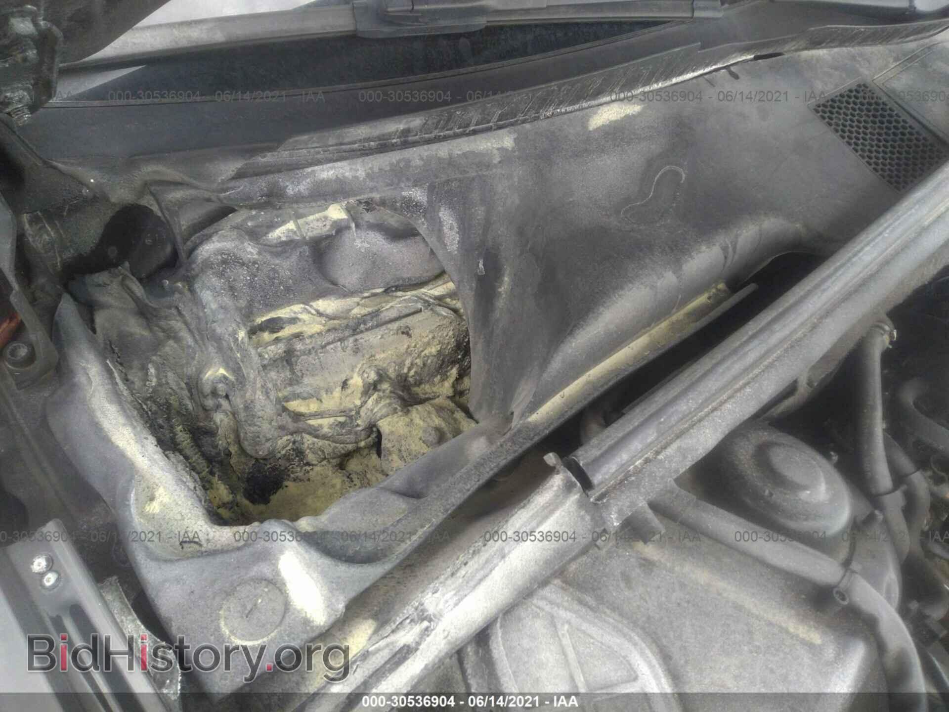 2011 AUDI A5 - VIN: WAUJFAFH0BN000458 - Фото 6