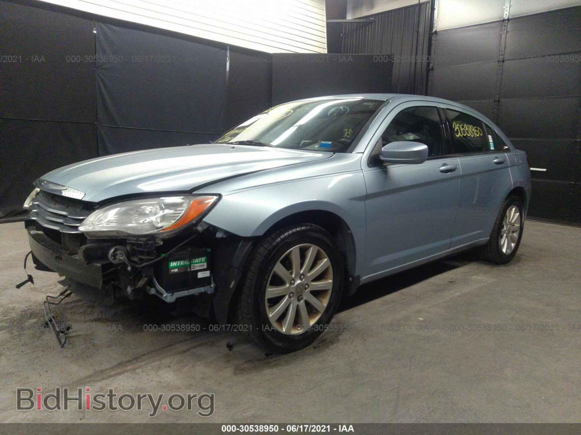 2013 CHRYSLER 200 - VIN: 1C3CCBBB3DN522178 - Фото 2