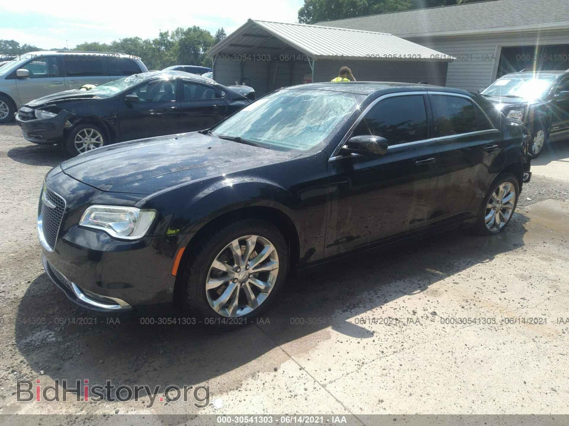 2016 CHRYSLER 300 - VIN: 2C3CCARG6GH270077 - Фото 2