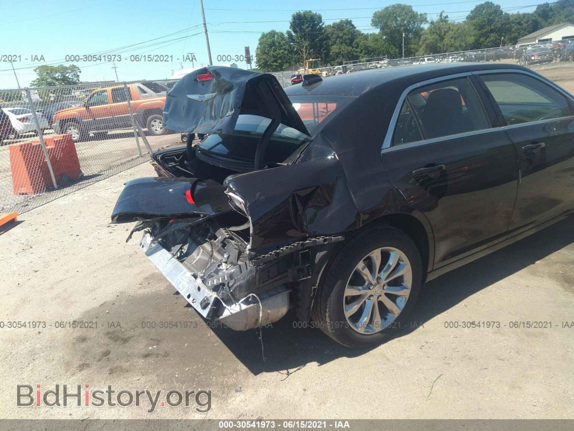 2018 CHRYSLER 300 - VIN: 2C3CCARG0JH324819 - Фото 6