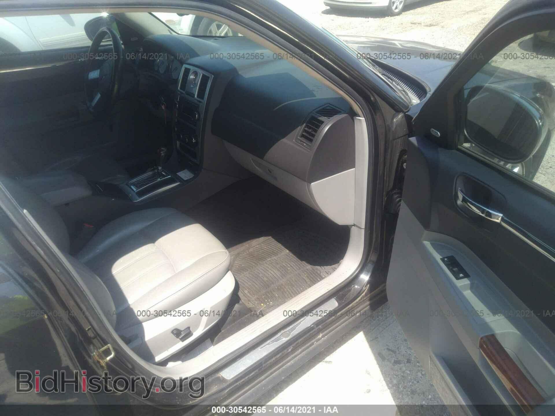 2006 CHRYSLER 300 - VIN: 2C3KA63H26H155085 - Фото 5