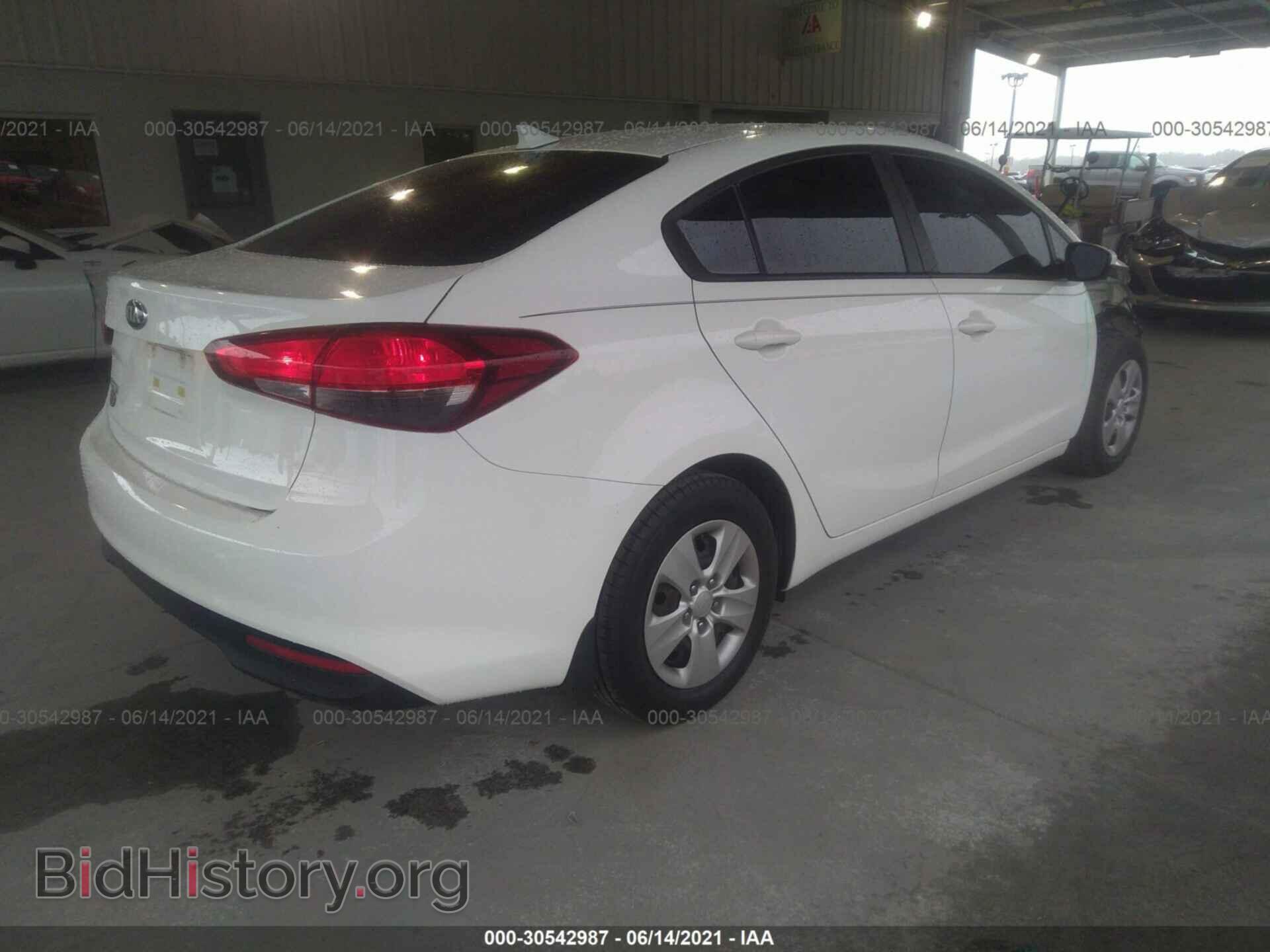 2017 KIA FORTE - VIN: 3KPFK4A76HE028041 - Фото 4