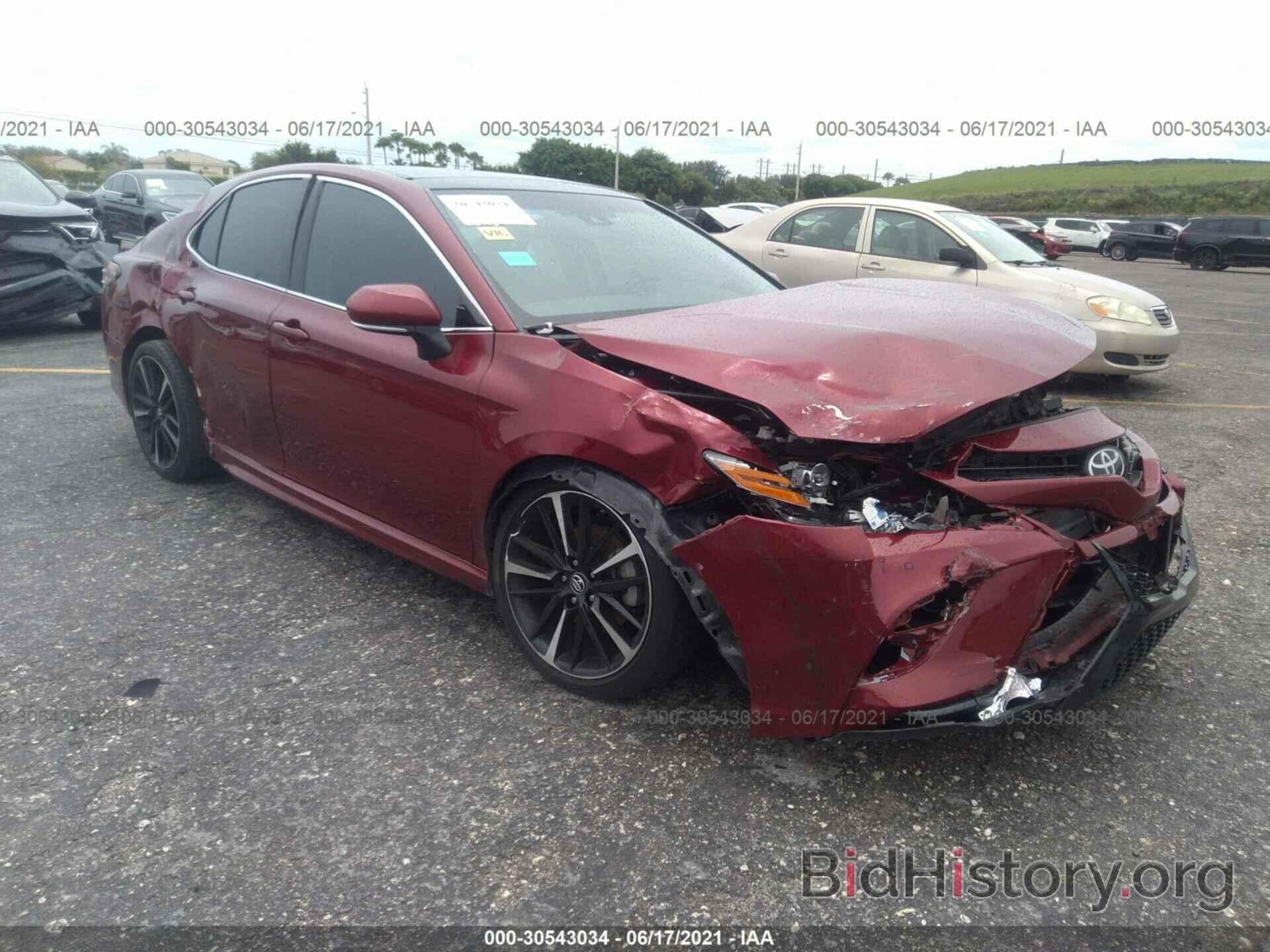 Photo 4T1B61HK1JU509040 - TOYOTA CAMRY 2018