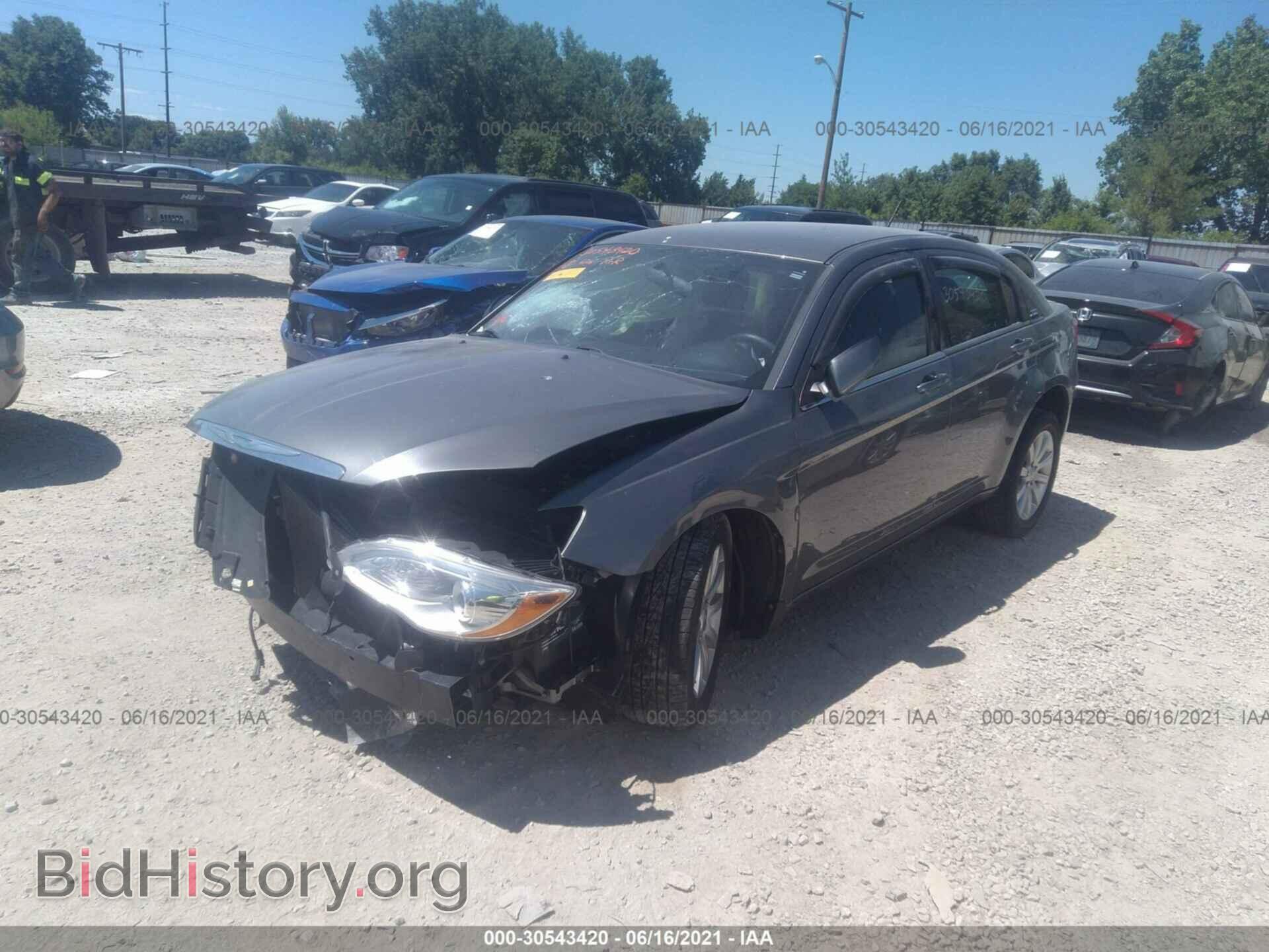 2013 CHRYSLER 200 - VIN: 1C3CCBBB2DN601941 - Фото 2