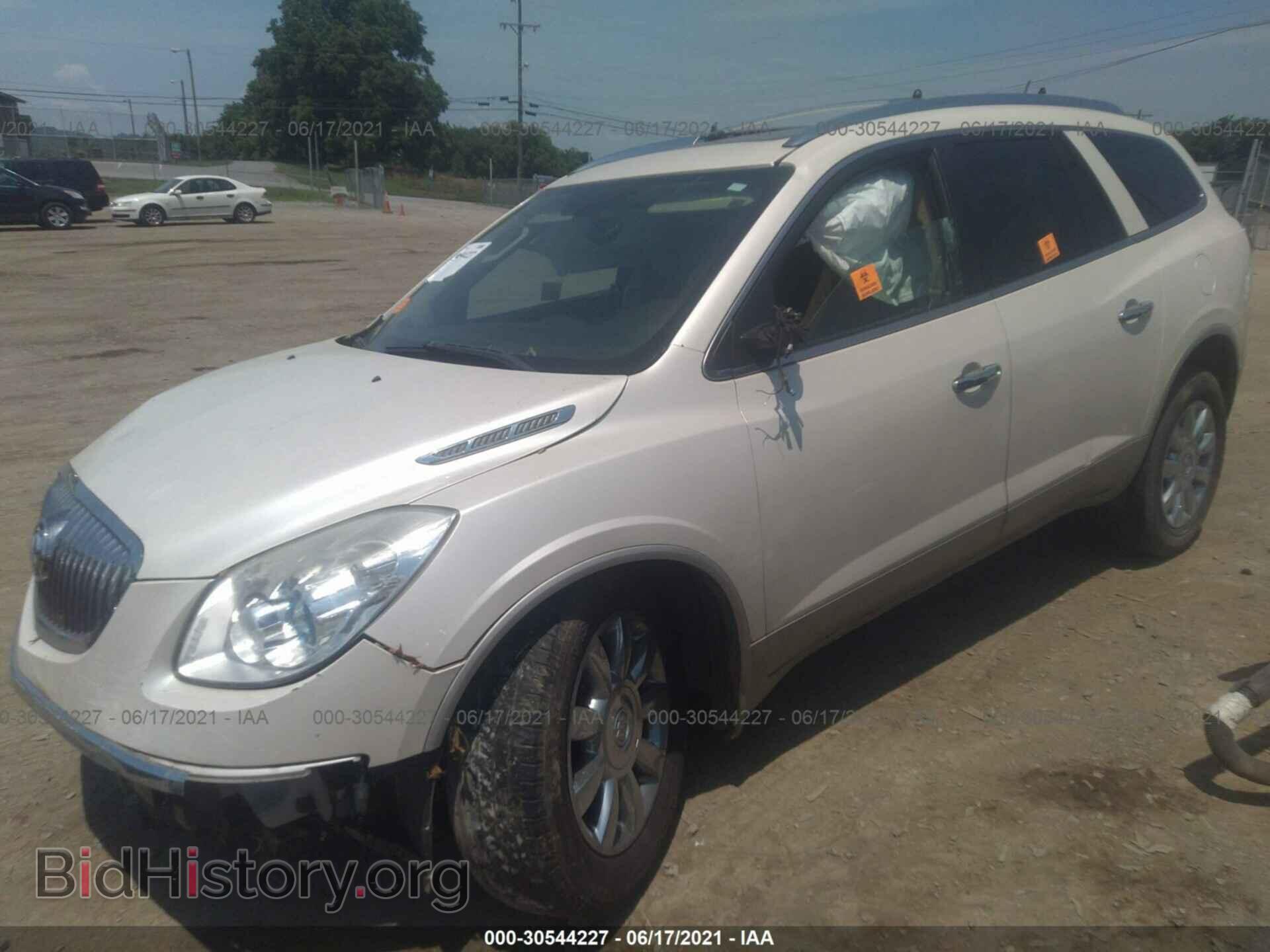 2011 BUICK ENCLAVE - VIN: 5GAKRCED7BJ237384 - Фото 2
