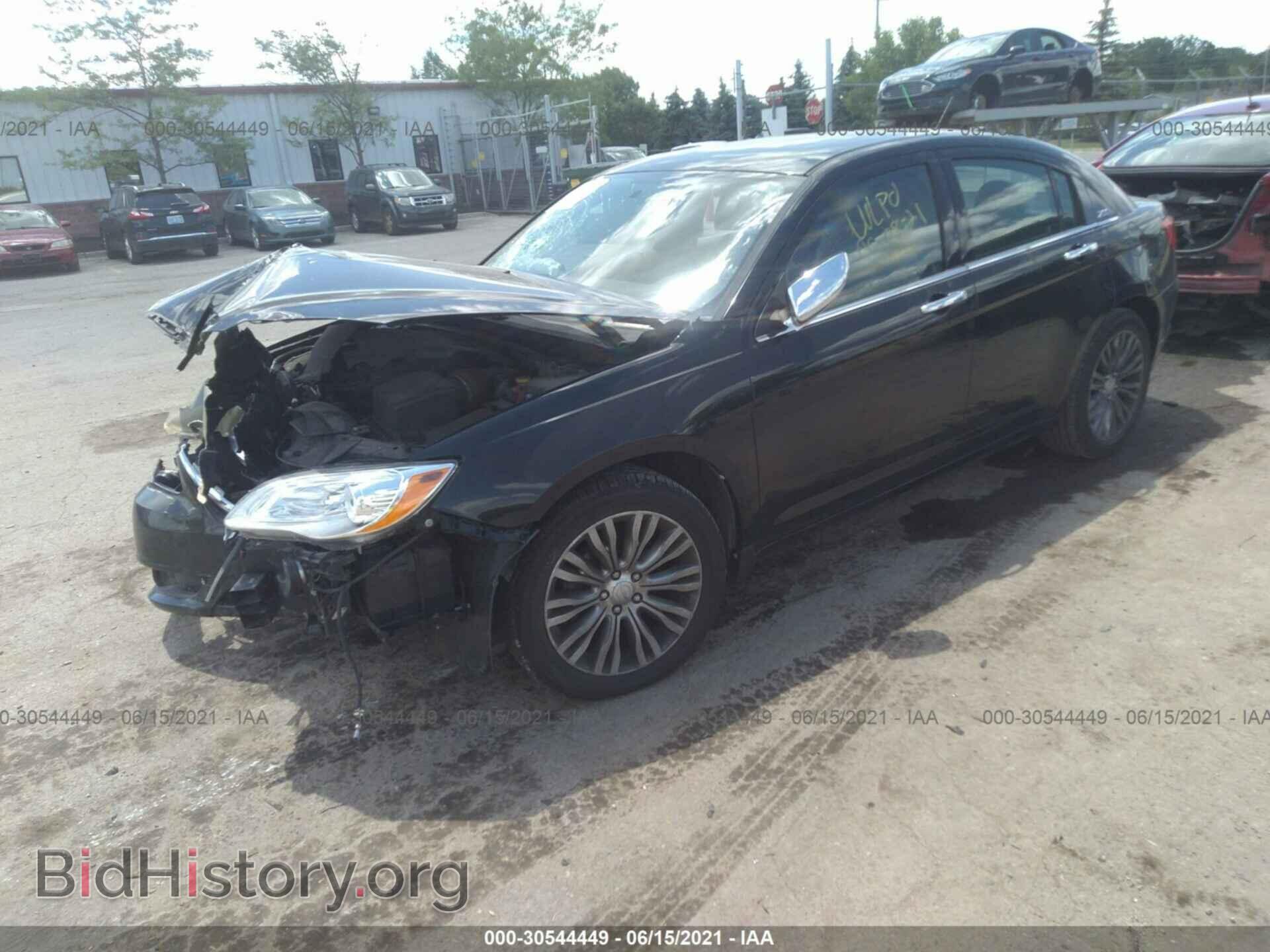 2013 CHRYSLER 200 - VIN: 1C3CCBCG0DN577861 - Фото 2