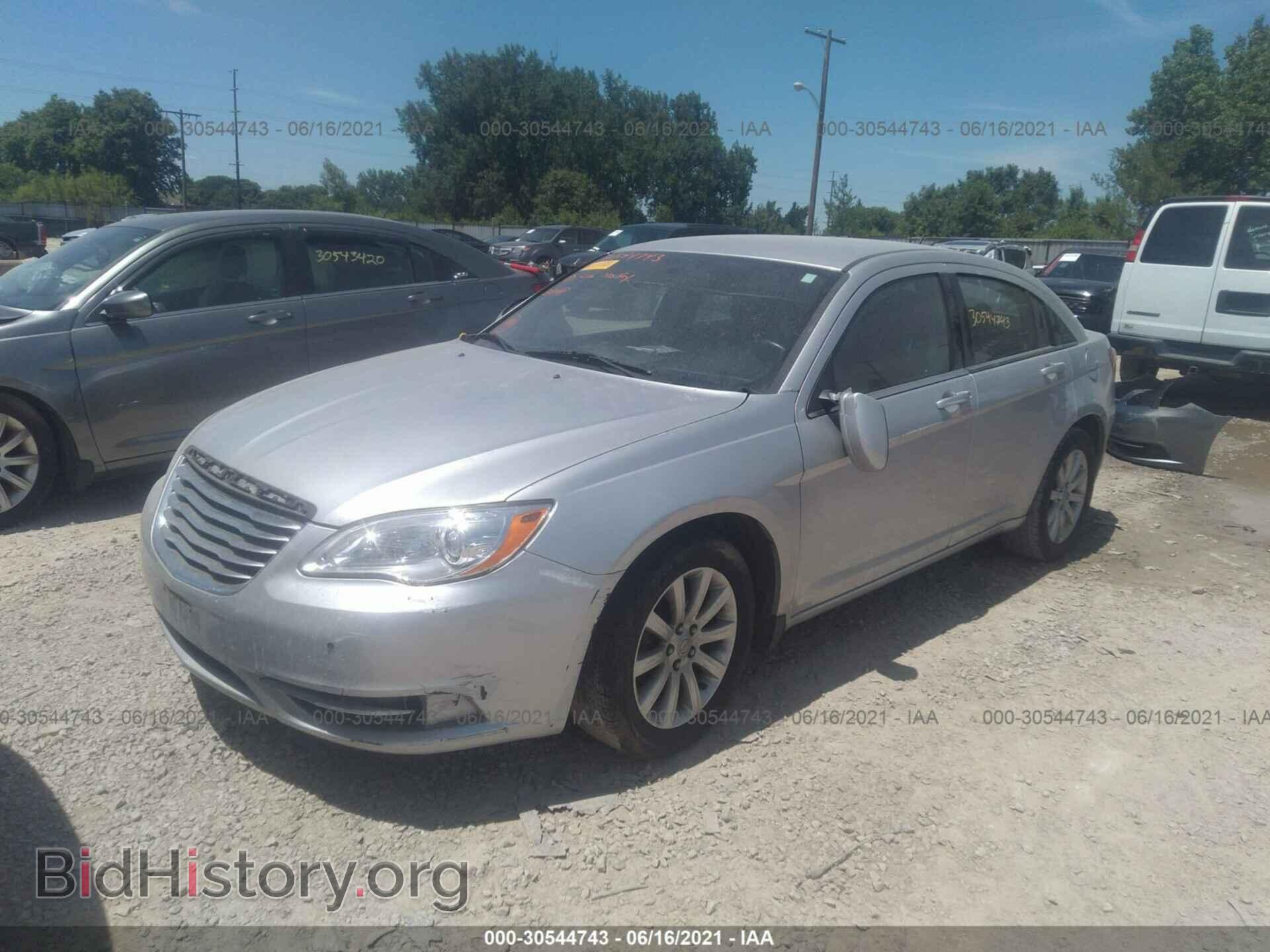 2011 CHRYSLER 200 - VIN: 1C3BC1FBXBN539671 - Фото 2
