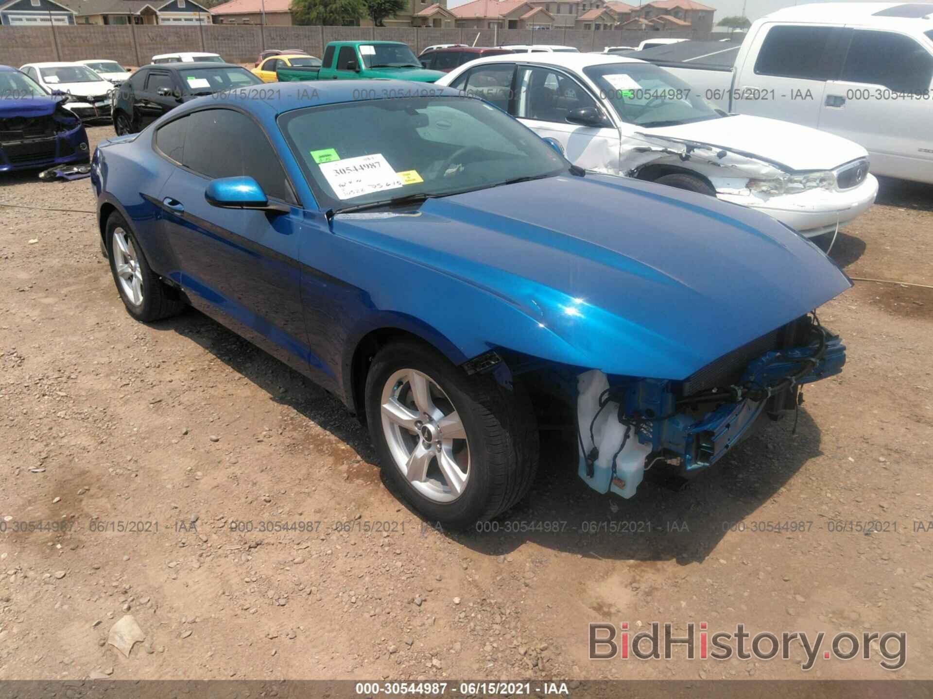 Photo 1FA6P8AM1H5352000 - FORD MUSTANG 2017