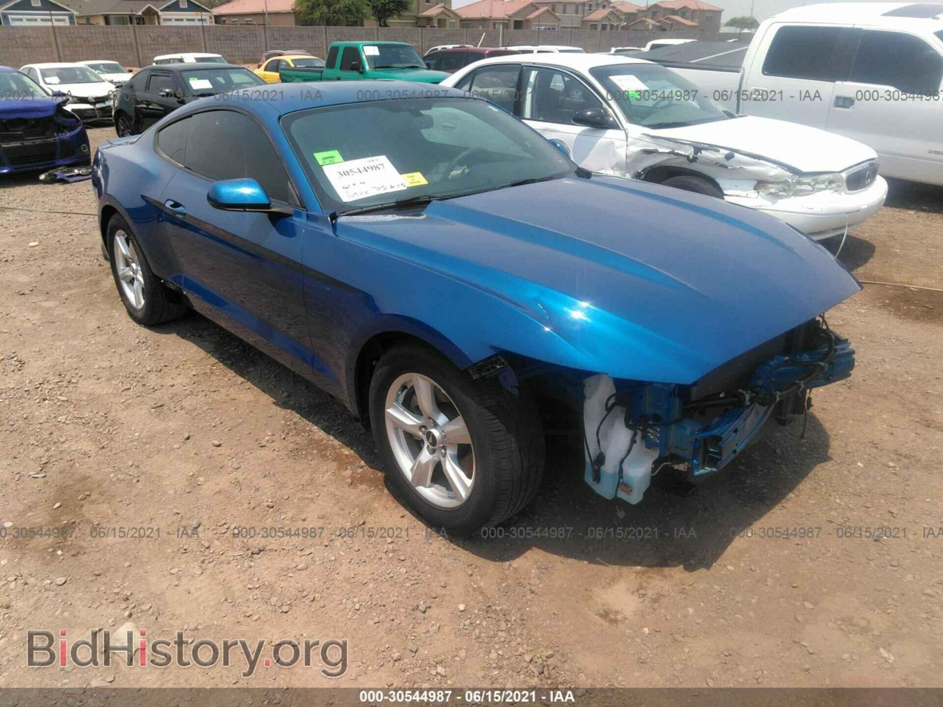 Photo 1FA6P8AM1H5352000 - FORD MUSTANG 2017