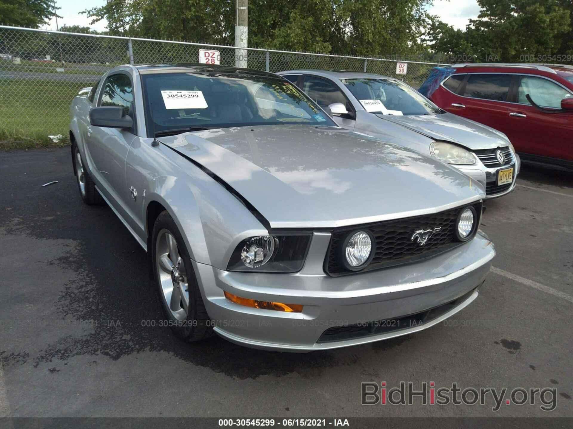Photo 1ZVHT82H795123111 - FORD MUSTANG 2009