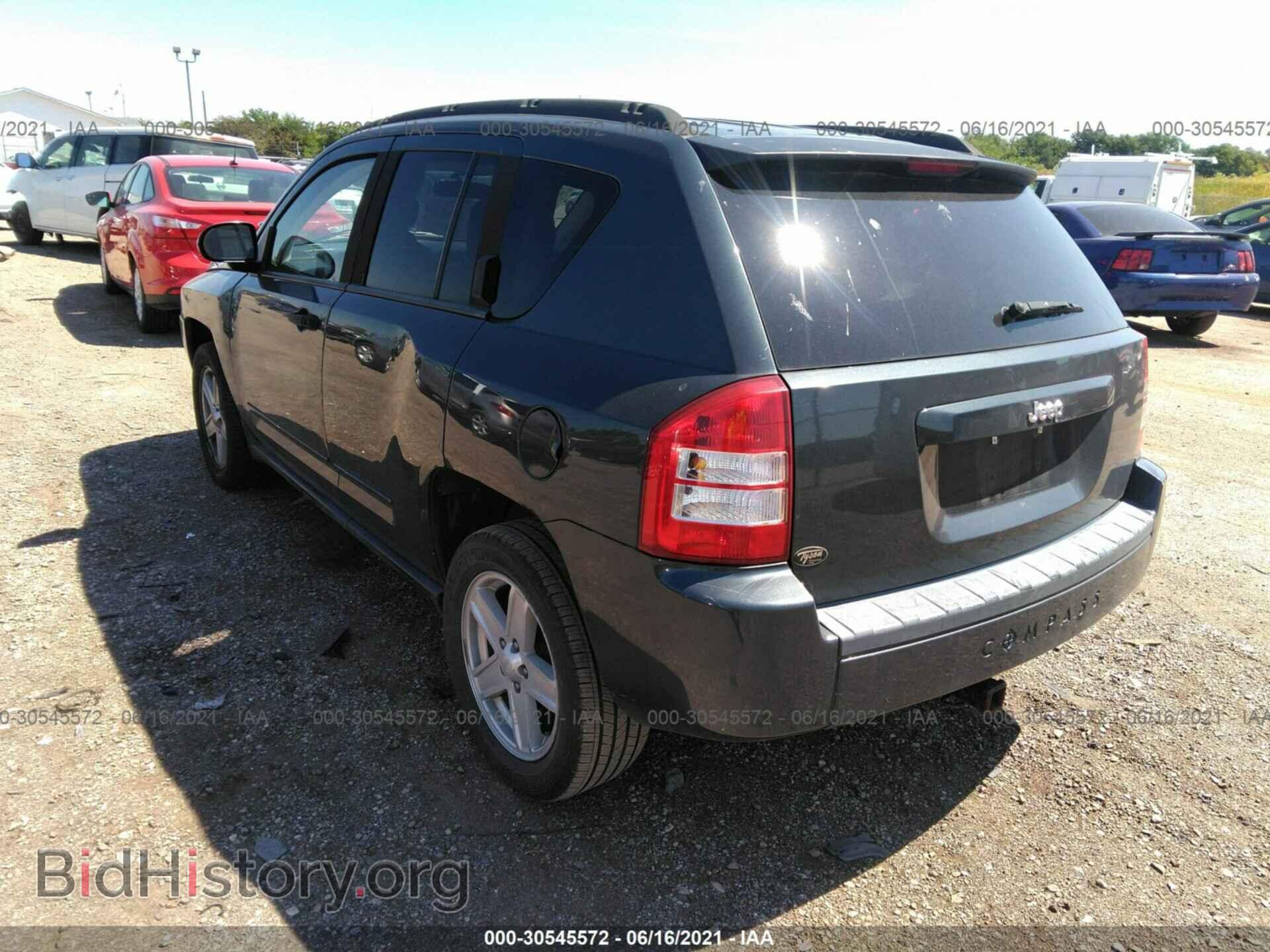 2008 JEEP COMPASS - VIN: 1J8FT47018D711220 - Фото 3