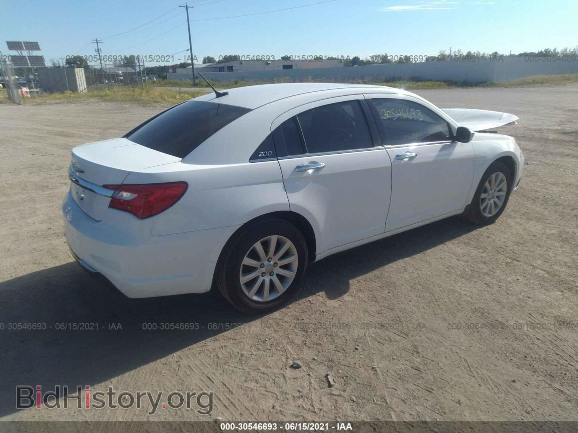 2013 CHRYSLER 200 - VIN: 1C3CCBCG0DN575589 - Фото 4