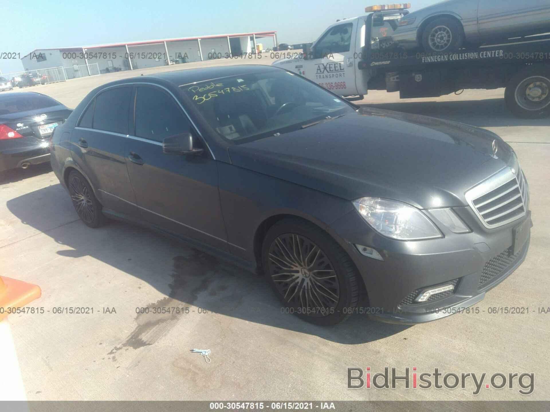 Photo WDDHF8HB4BA385796 - MERCEDES-BENZ E-CLASS 2011